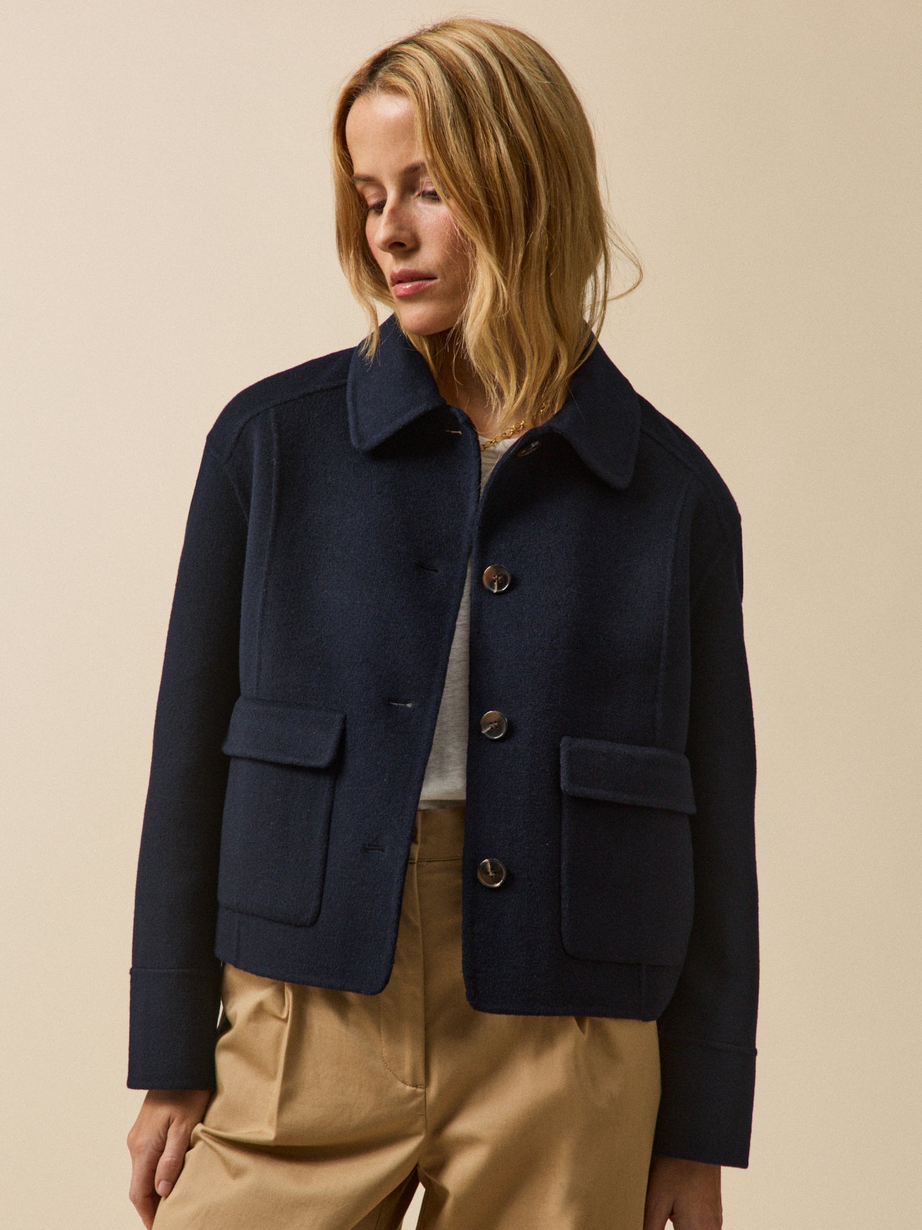 Geknöpfte Damenweste aus zweiseitigem Wolltuch