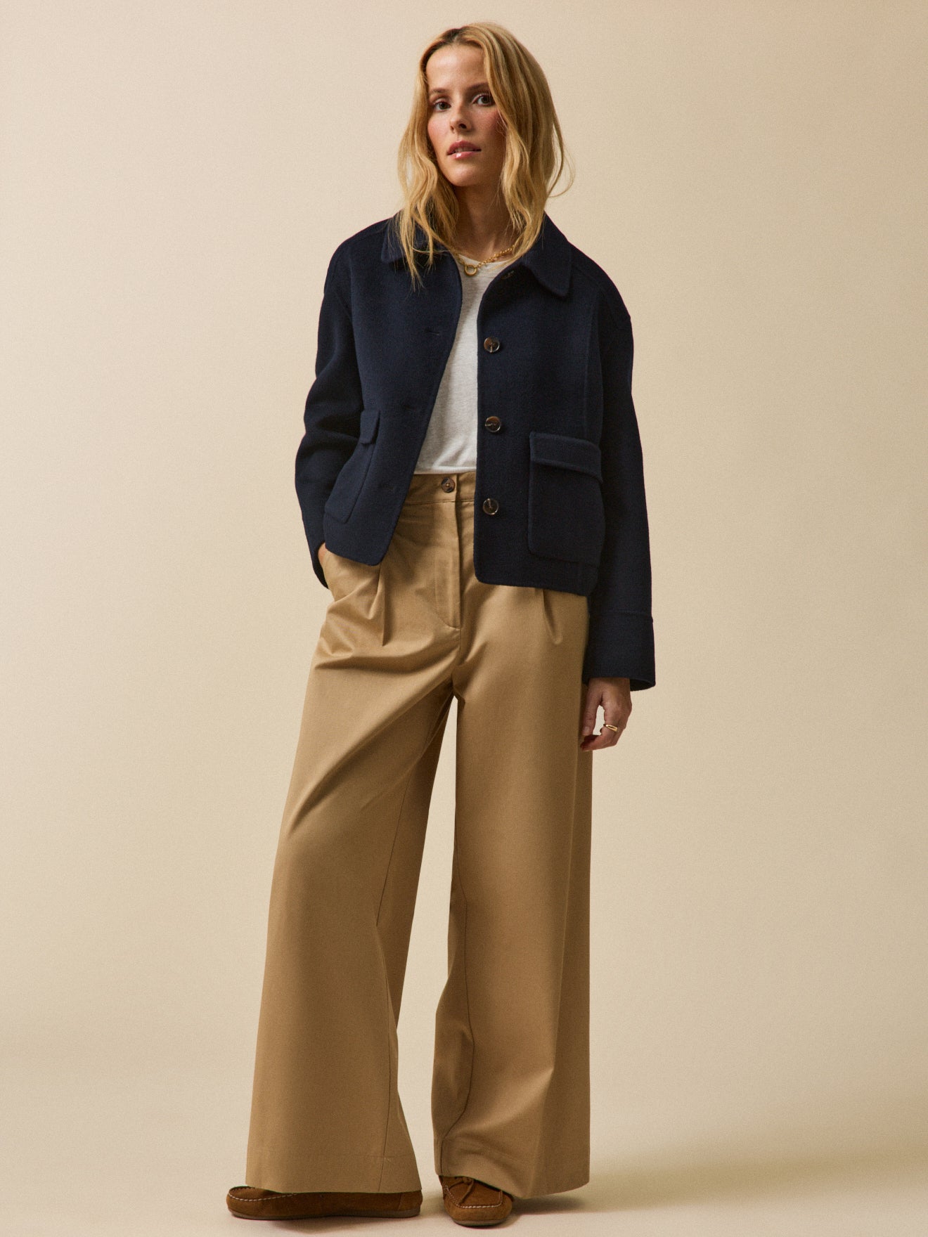 Geknöpfte Damenweste aus zweiseitigem Wolltuch