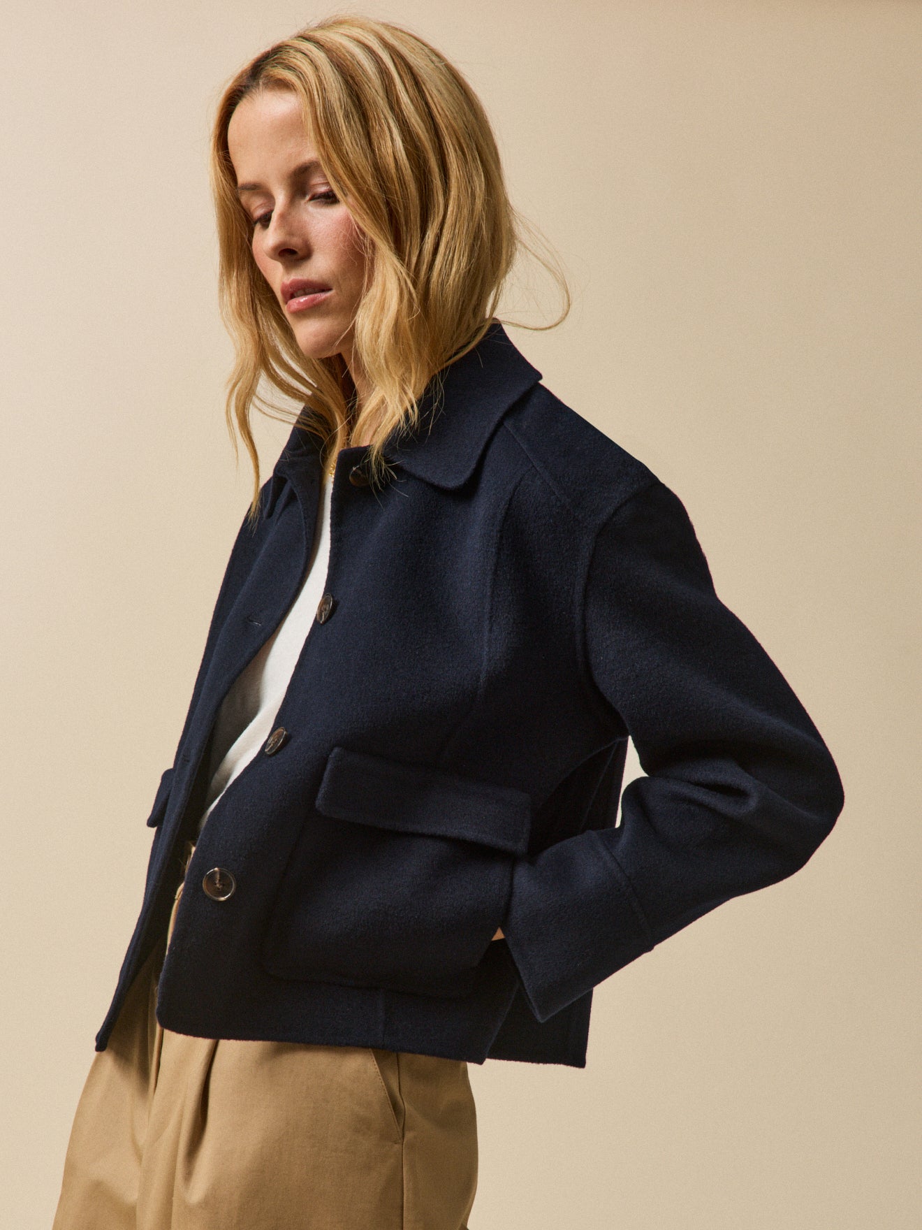 Geknöpfte Damenweste aus zweiseitigem Wolltuch