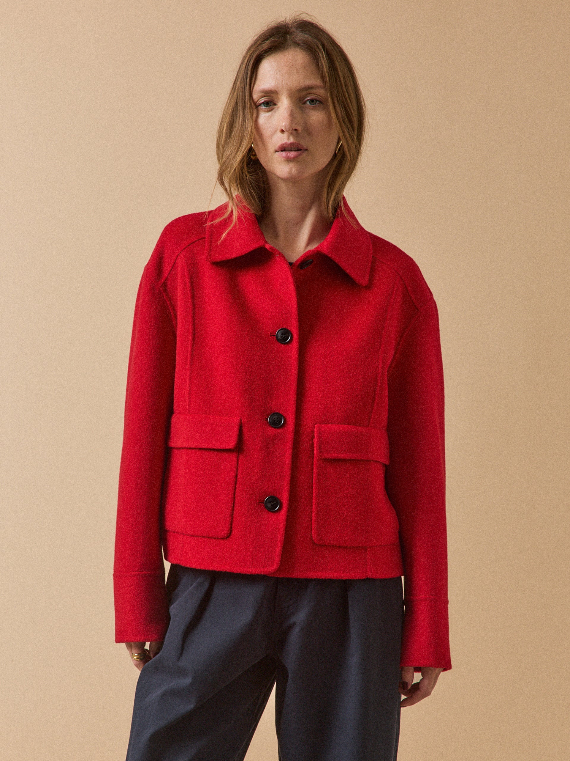 Geknöpfte Damenweste aus zweiseitigem Wolltuch