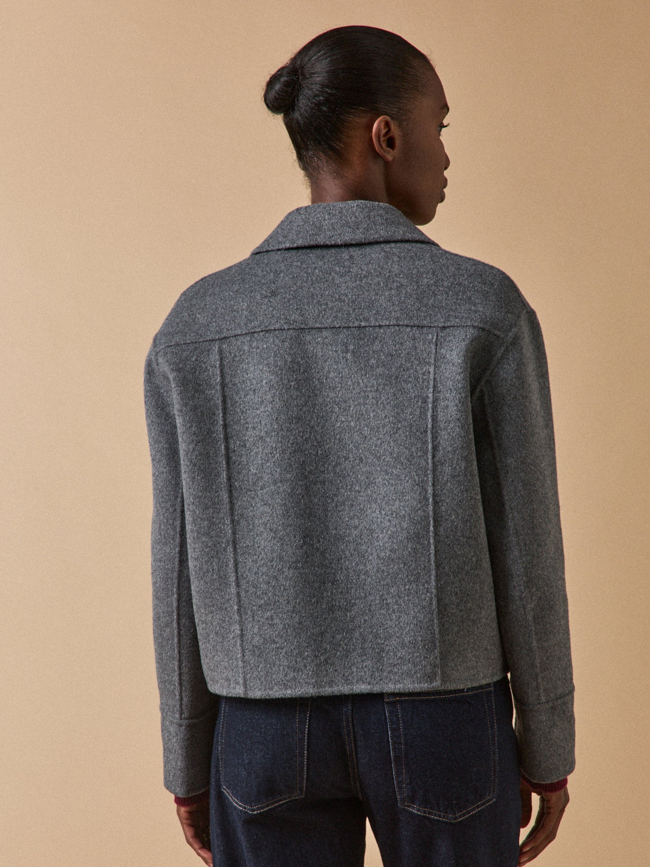 Geknöpfte Damenweste aus zweiseitigem Wolltuch