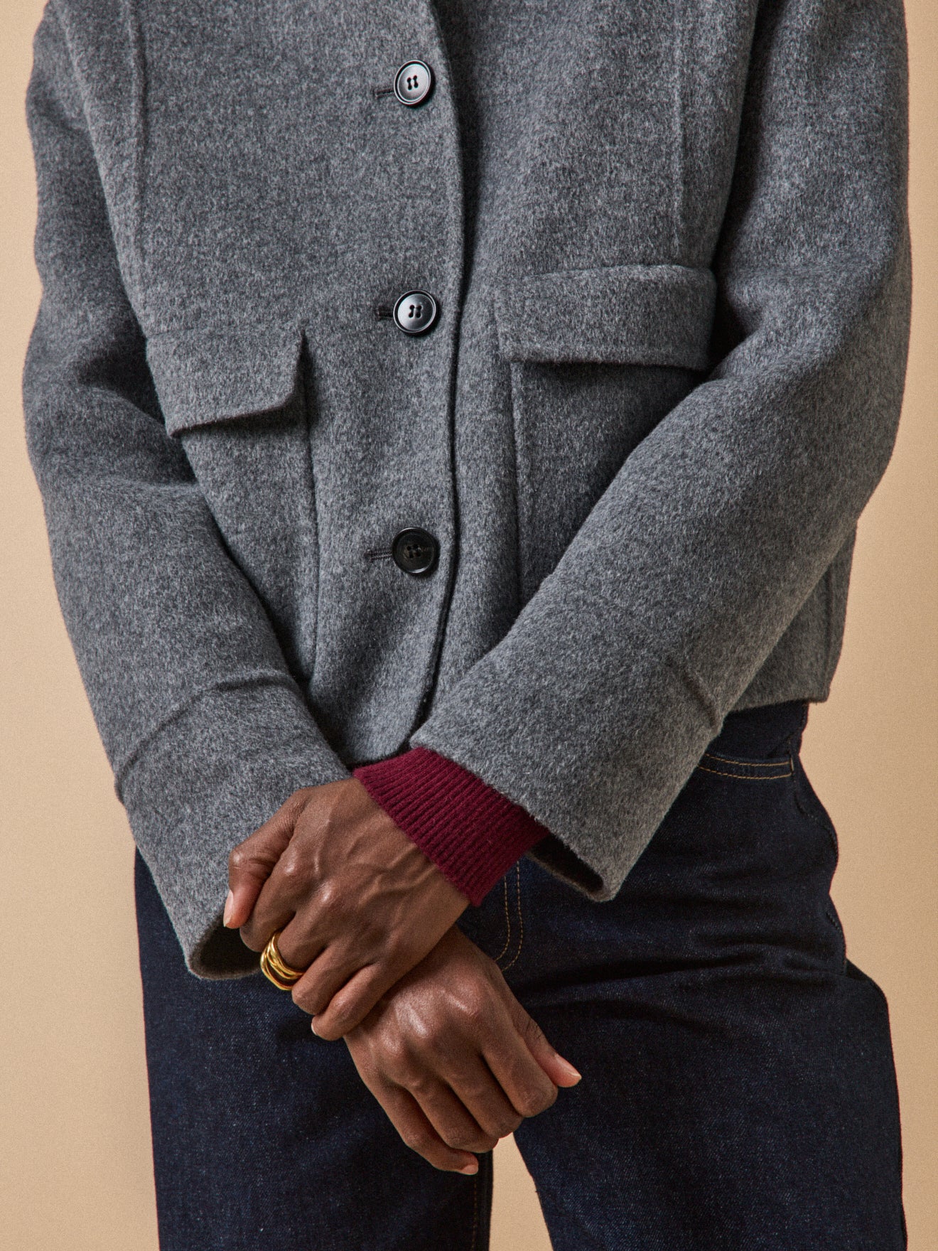 Geknöpfte Damenweste aus zweiseitigem Wolltuch