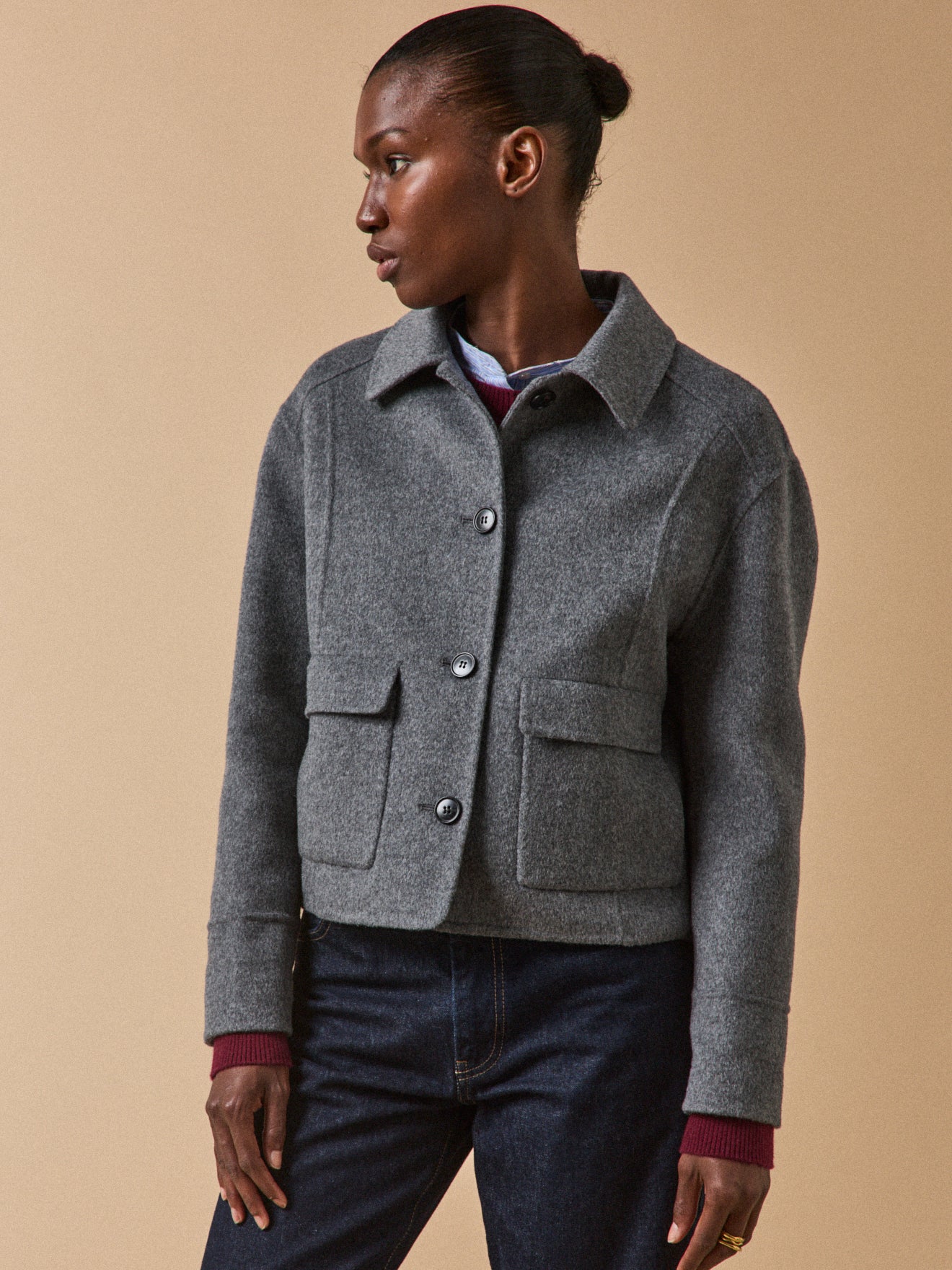 Geknöpfte Damenweste aus zweiseitigem Wolltuch