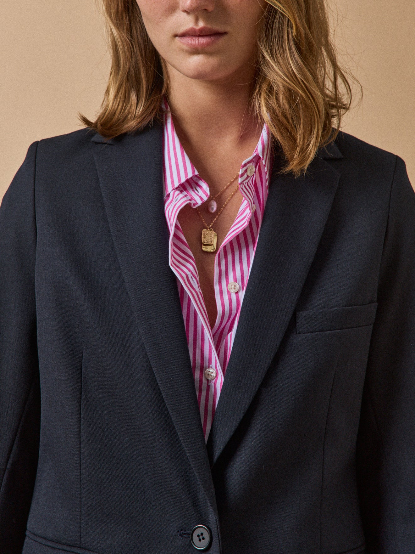 Einfarbiger Damen-Blazer aus Wolltuch