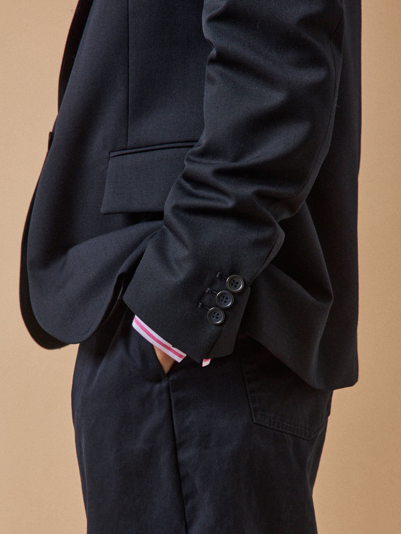 Einfarbiger Damen-Blazer aus Wolltuch