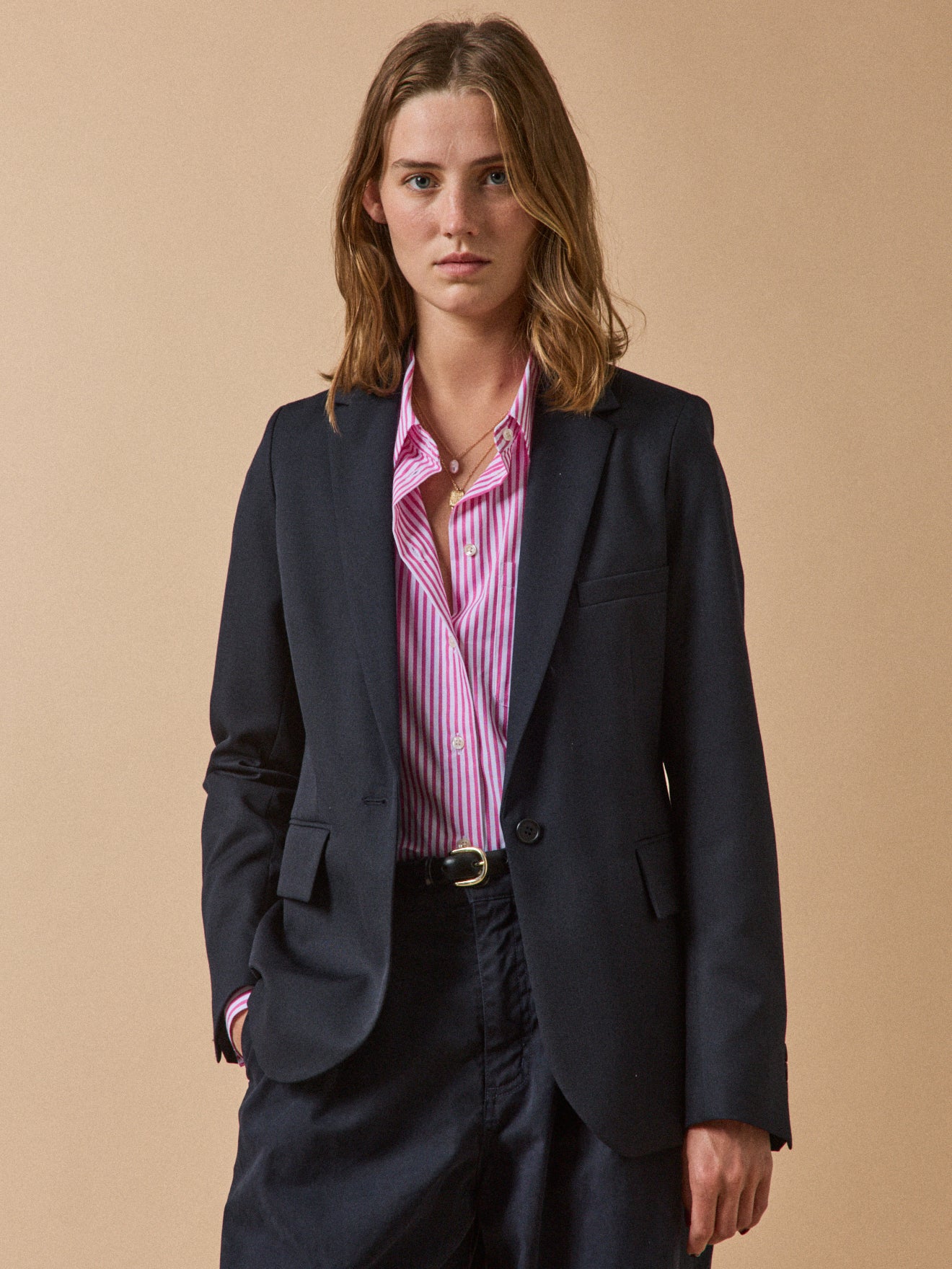 Einfarbiger Damen-Blazer aus Wolltuch