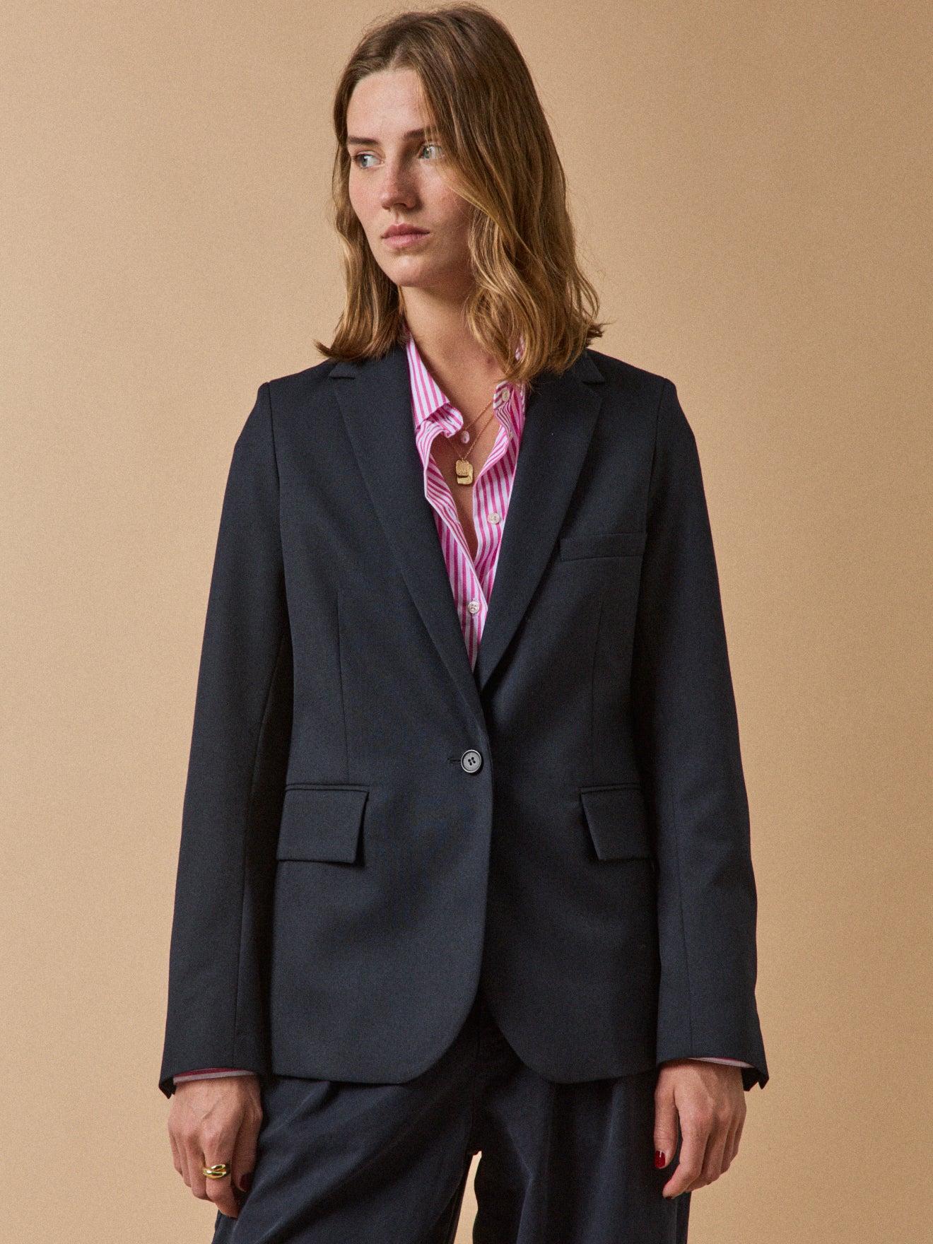 Einfarbiger Damen-Blazer aus Wolltuch