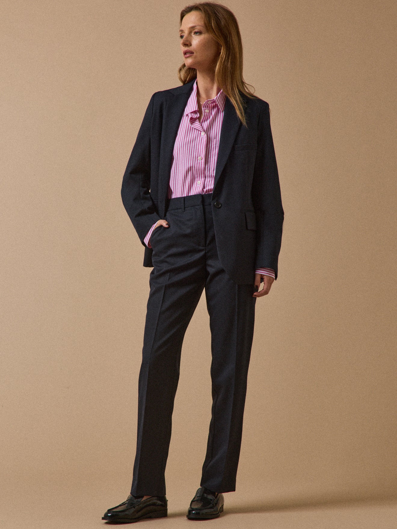 Einfarbiger Damen-Blazer aus Wolltuch