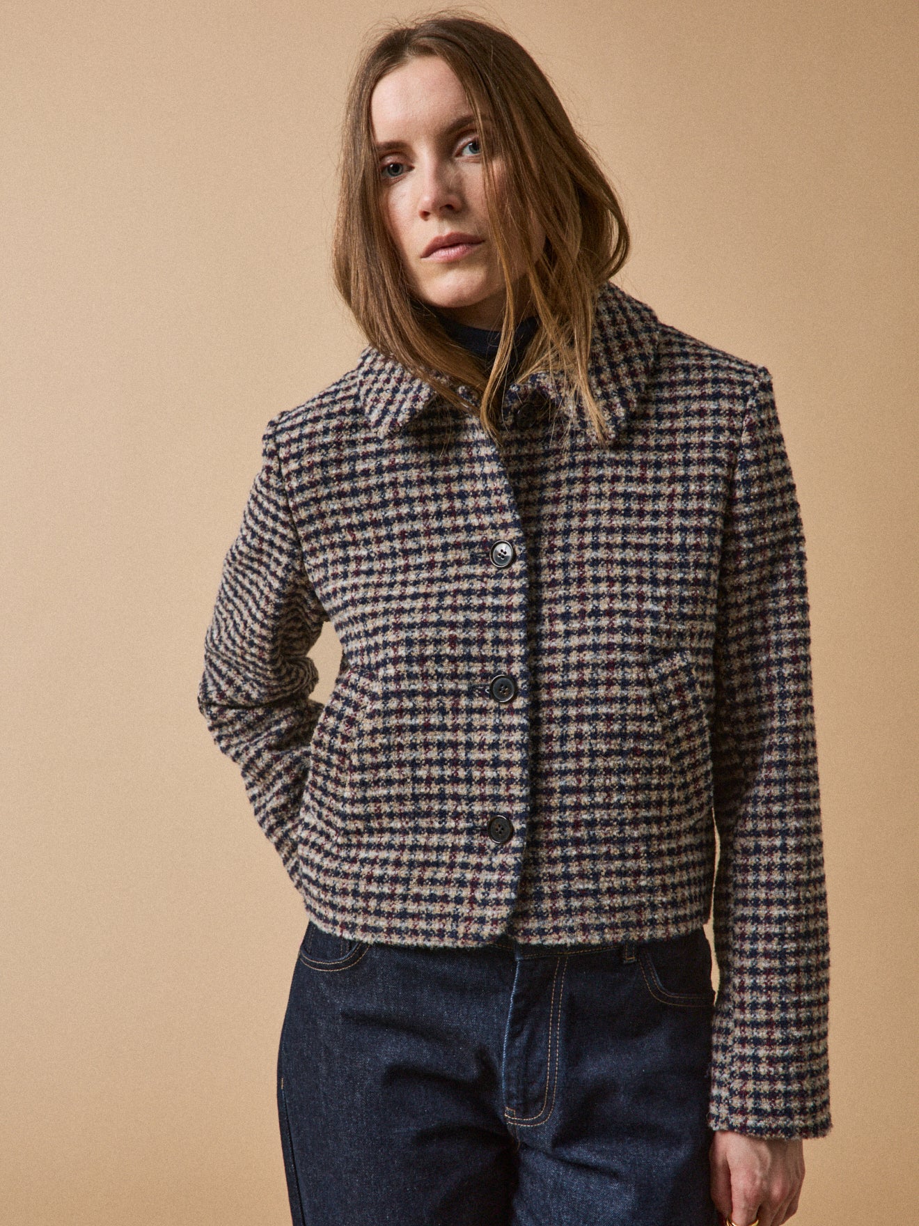 Damen-Blazer aus kariertem Tweed mit Knopfverschluss