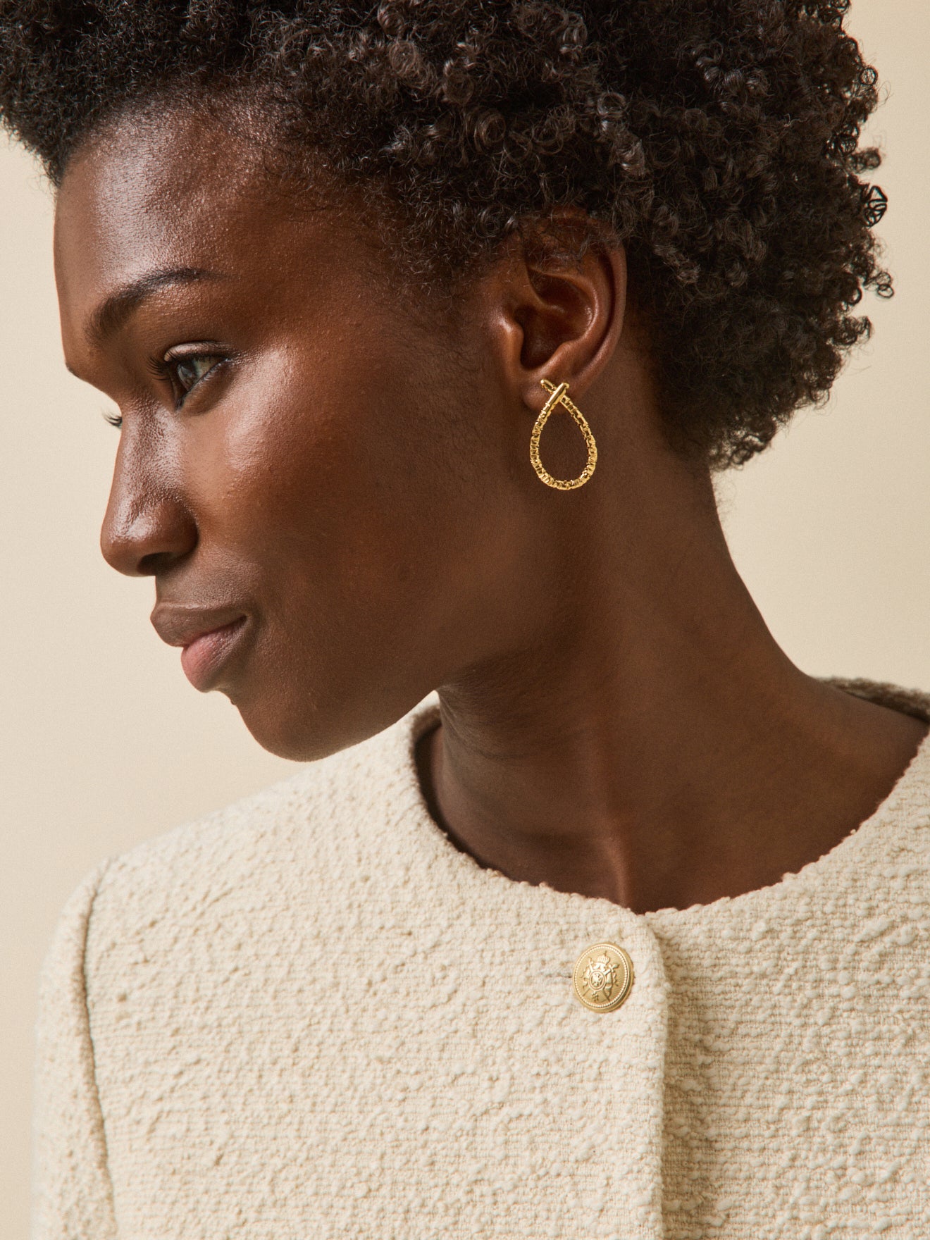 Einfarbige Damenjacke aus Twill ohne Kragen