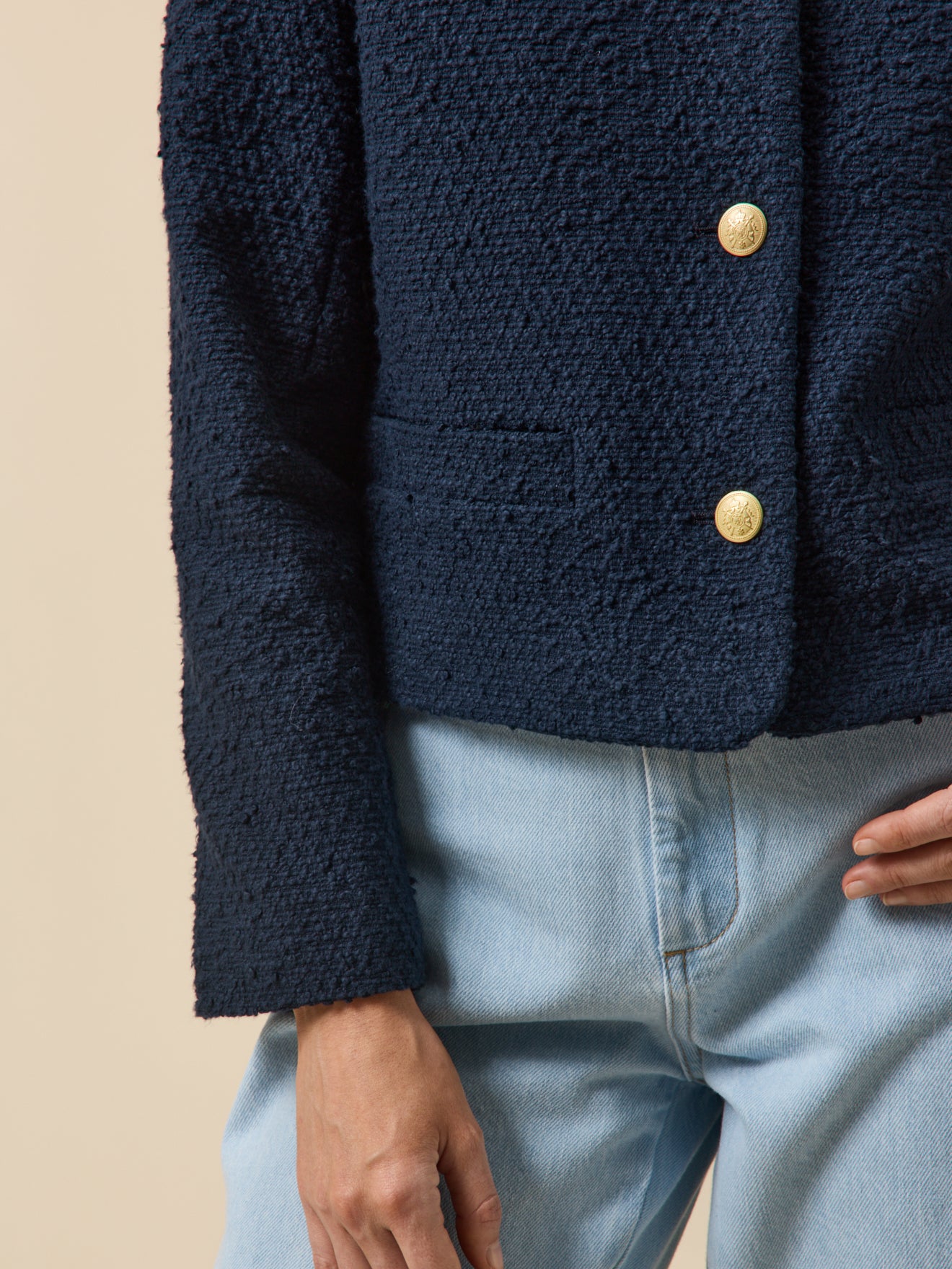 Einfarbige Damenjacke aus Twill ohne Kragen