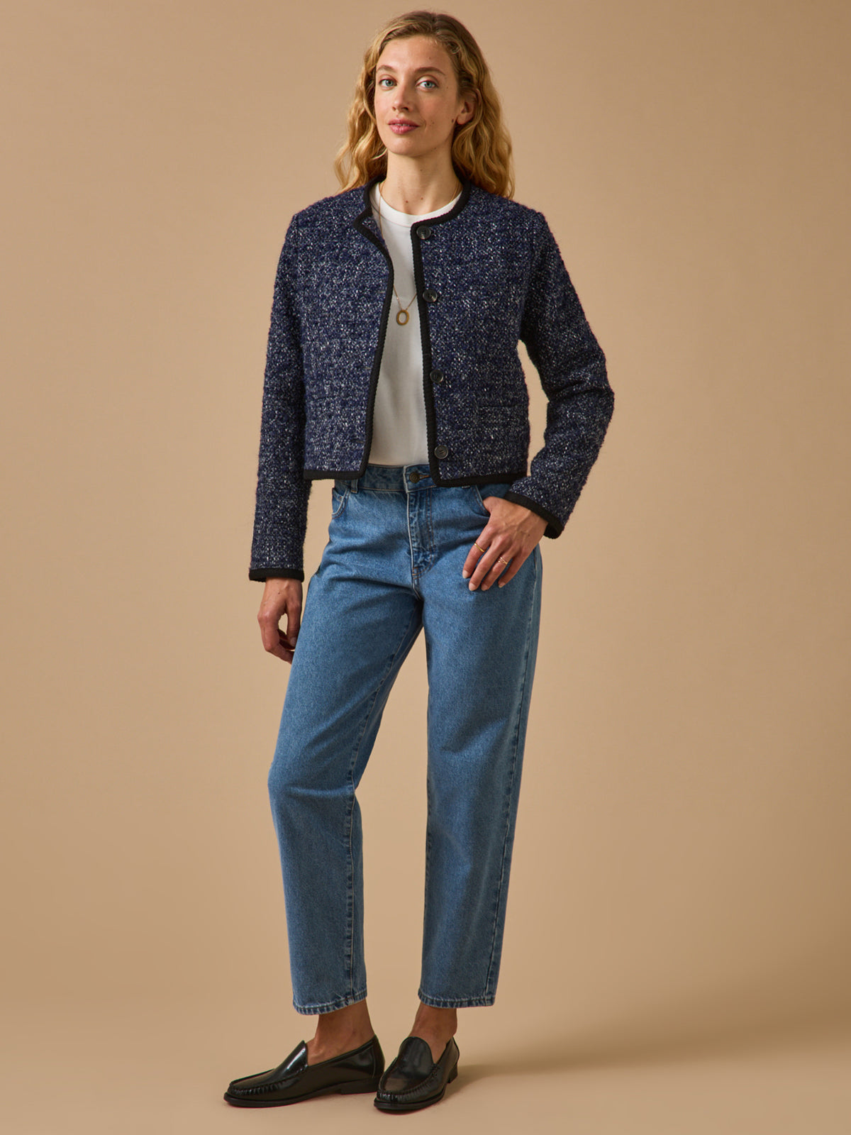 Damenjacke ohne Kragen aus Tweed