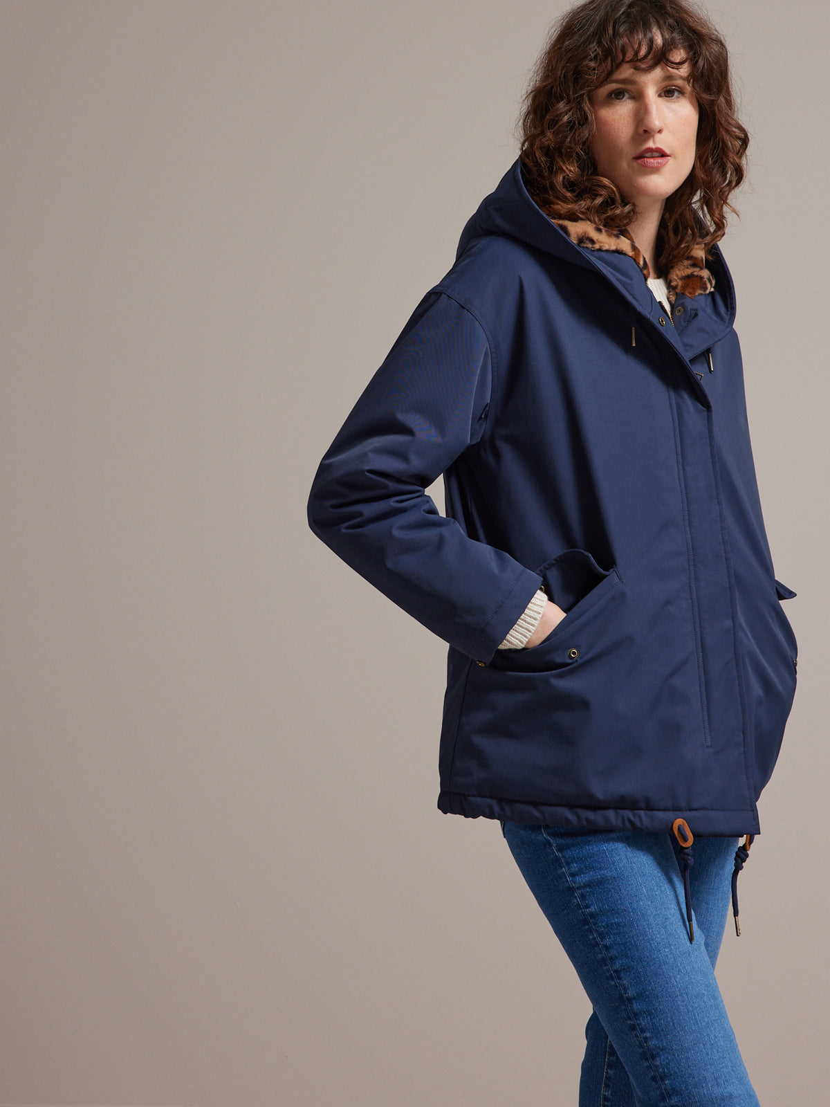 Parka courte fourrée imprimé léopard femme