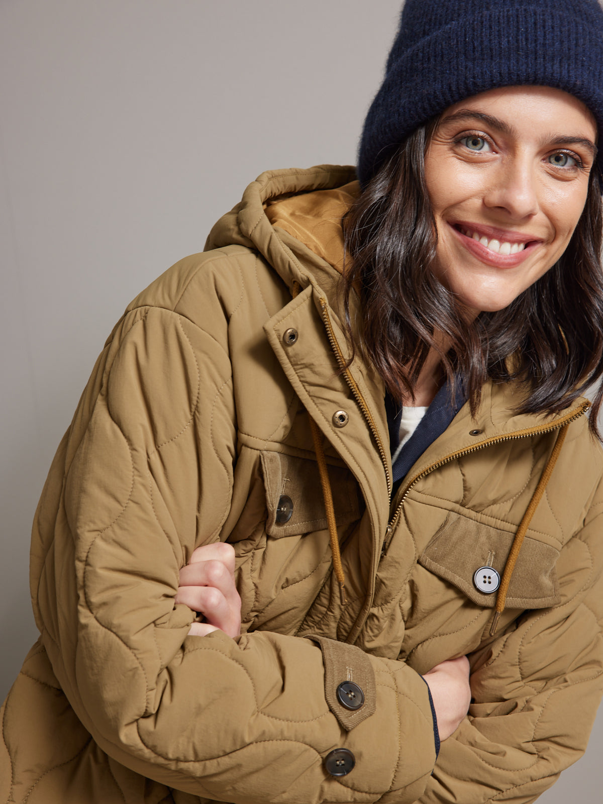 Langer Damen-Parka mit Wattierung und Velours-Details