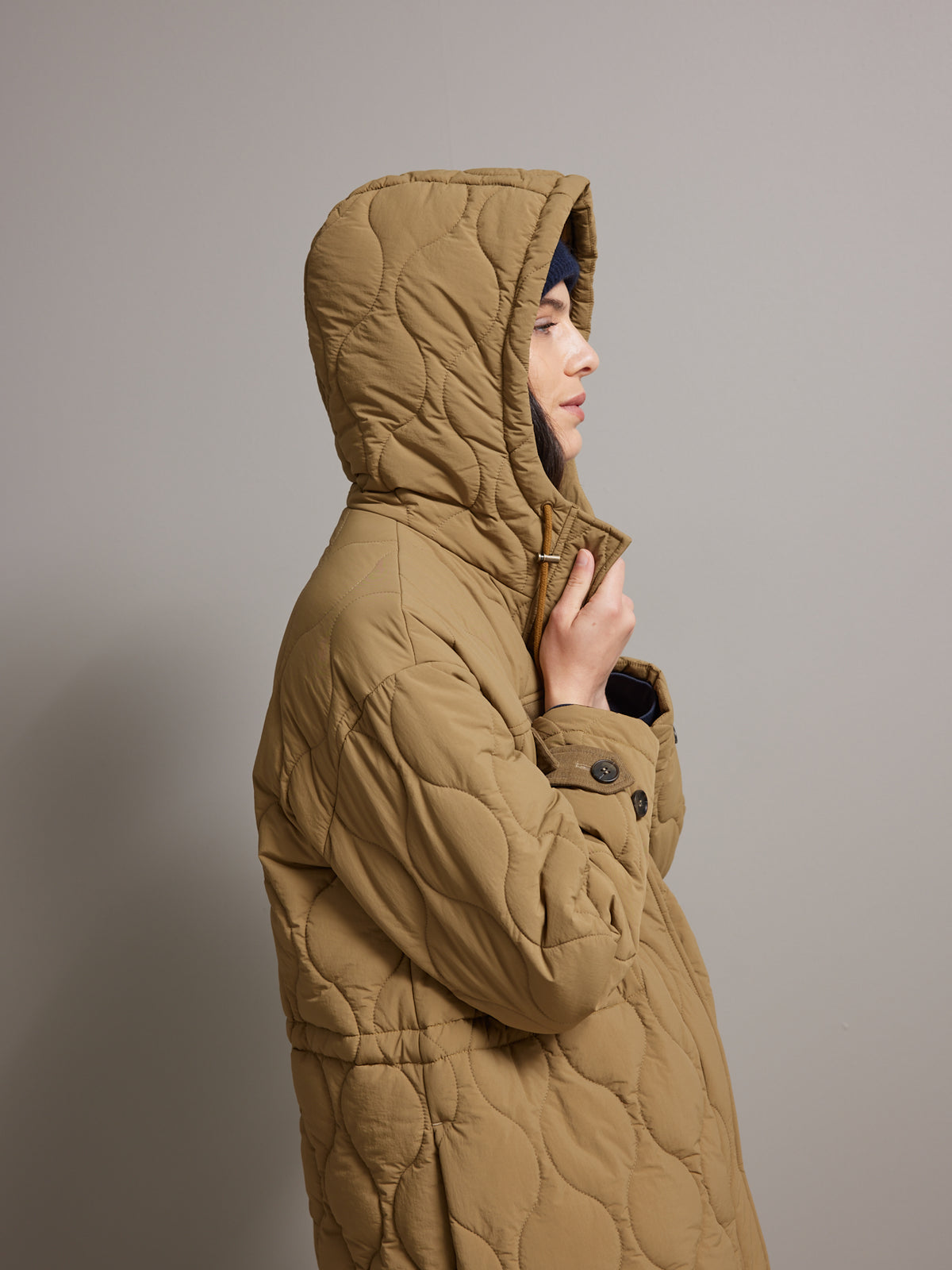 Langer Damen-Parka mit Wattierung und Velours-Details