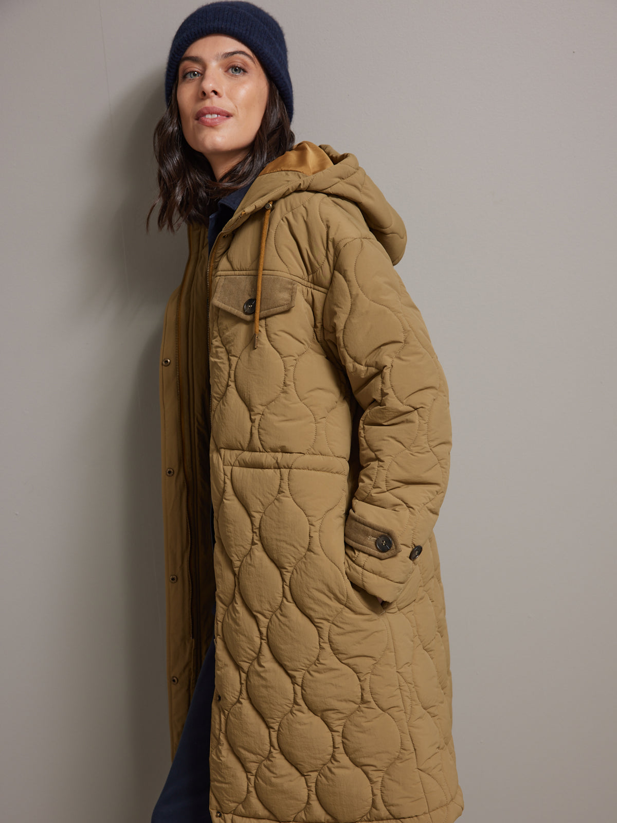 Langer Damen-Parka mit Wattierung und Velours-Details