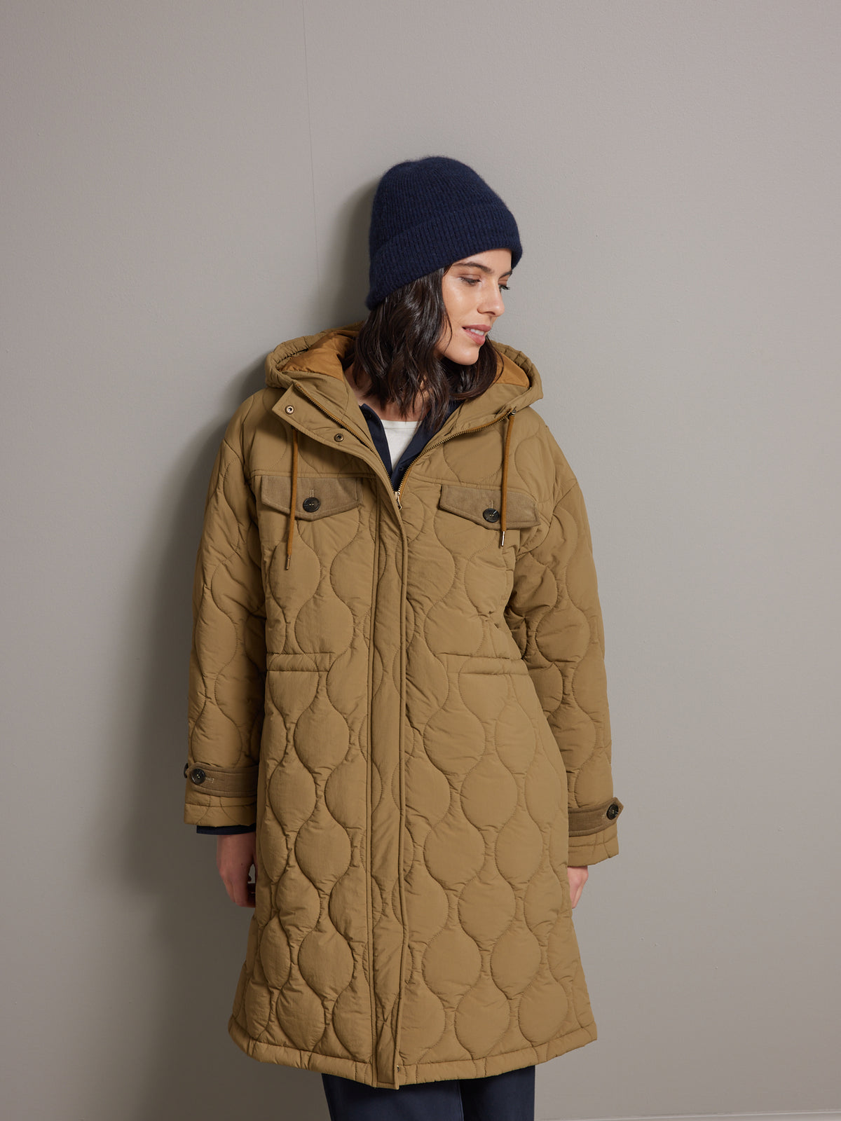 Langer Damen-Parka mit Wattierung und Velours-Details
