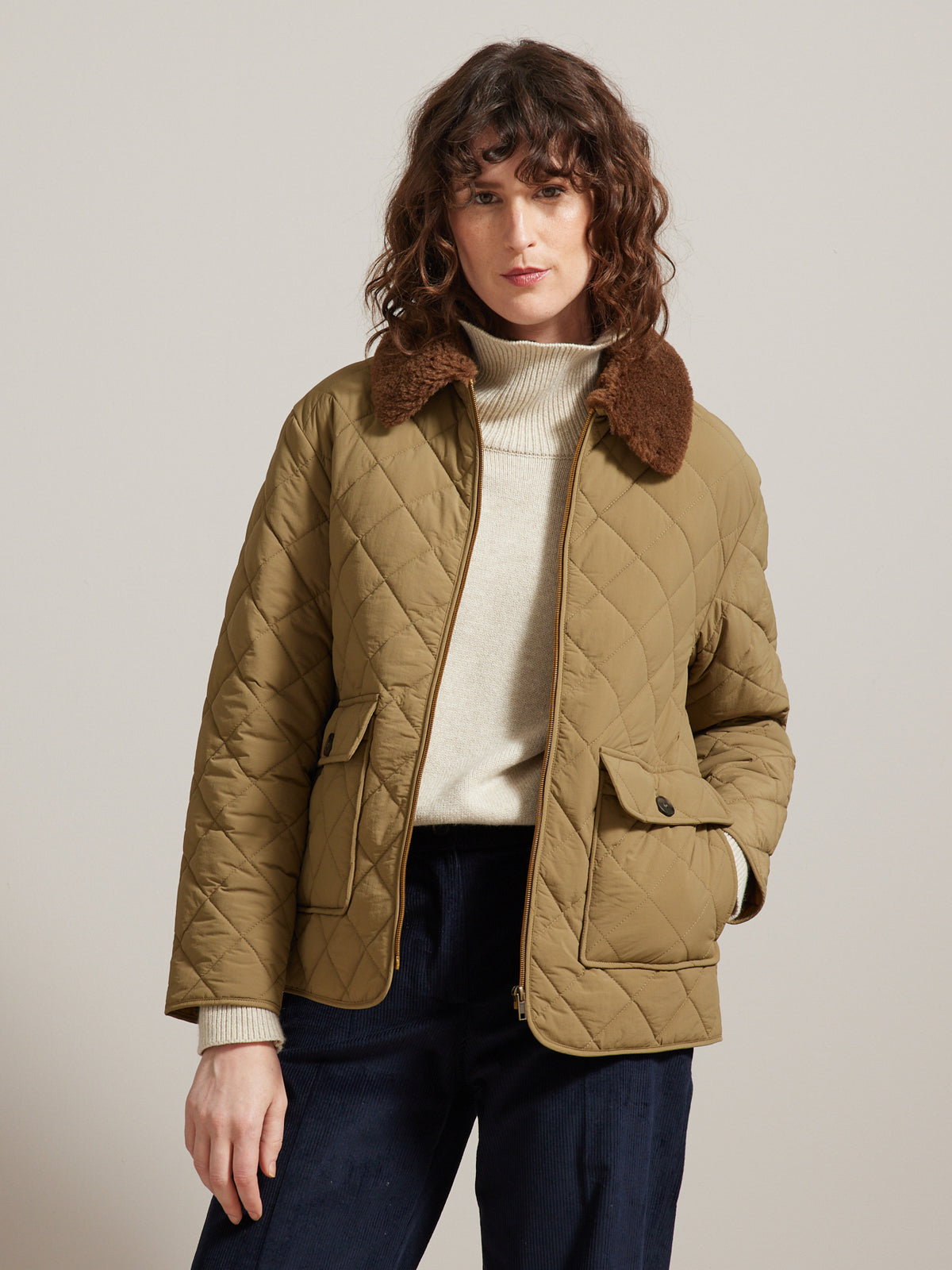 Veste matelassée col fausse fourrure femme