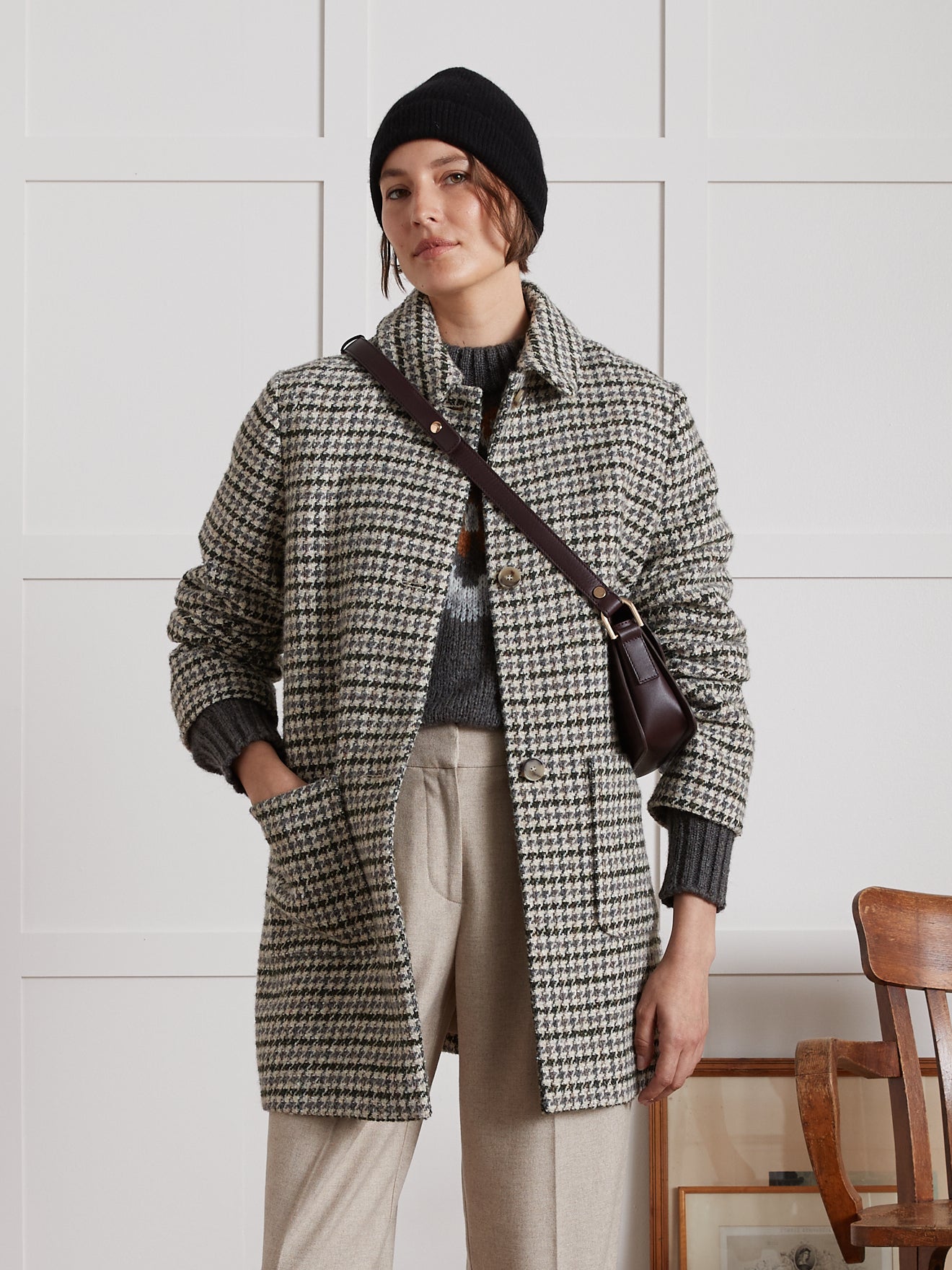 Kurzer Damenmantel aus Wolltuch mit Hahnentrittmuster