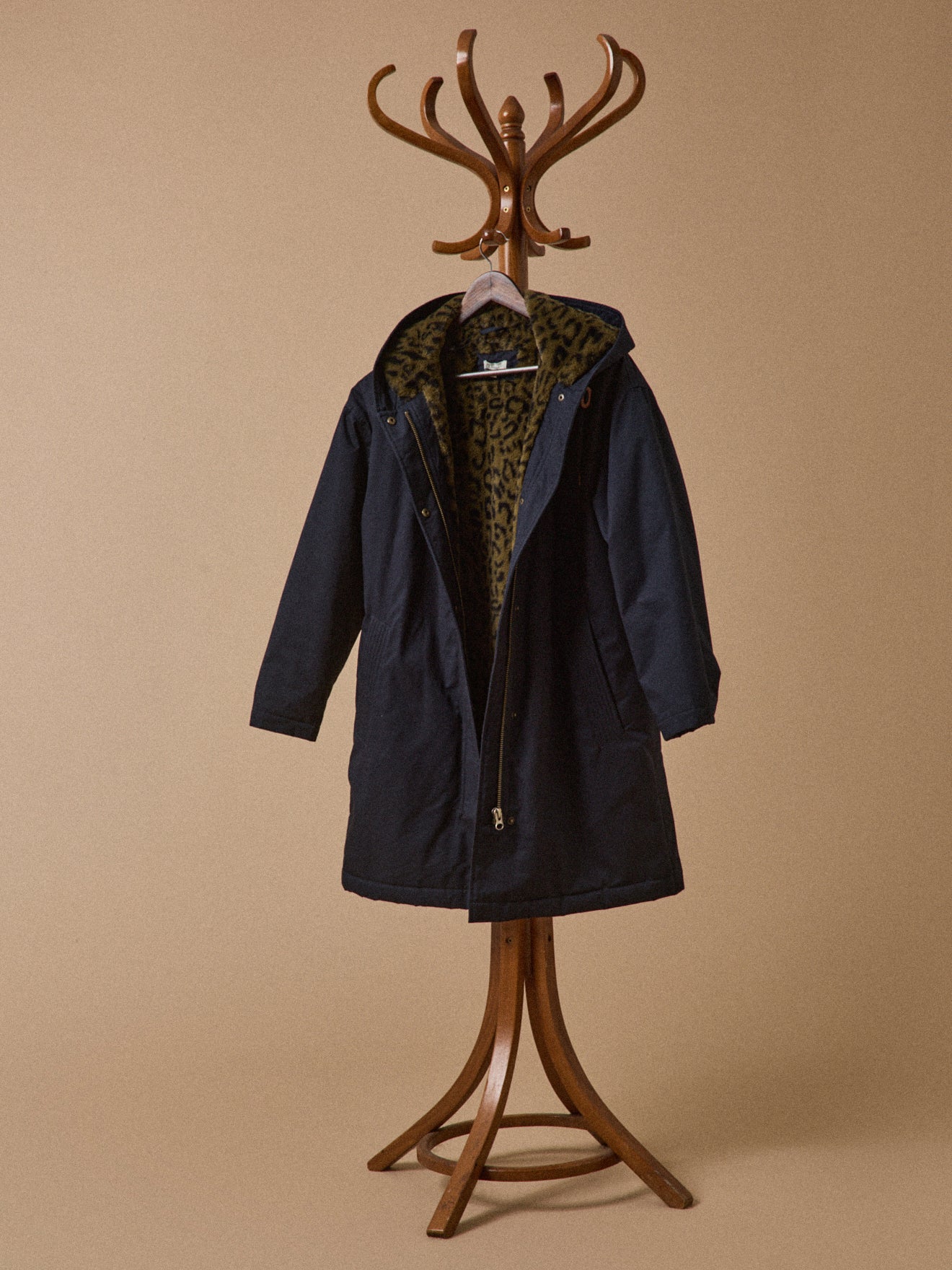 Halblanger und gefütterter Damen-Parka aus Webpelz