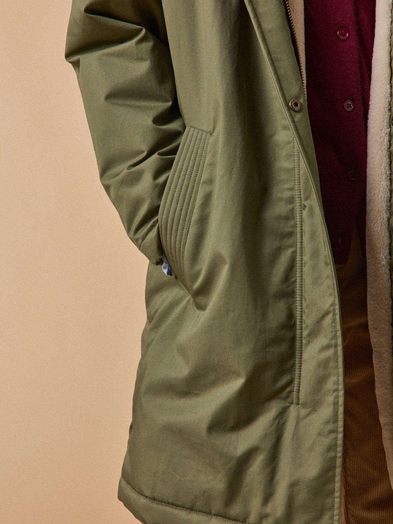 Halblanger und gefütterter Damen-Parka aus Webpelz