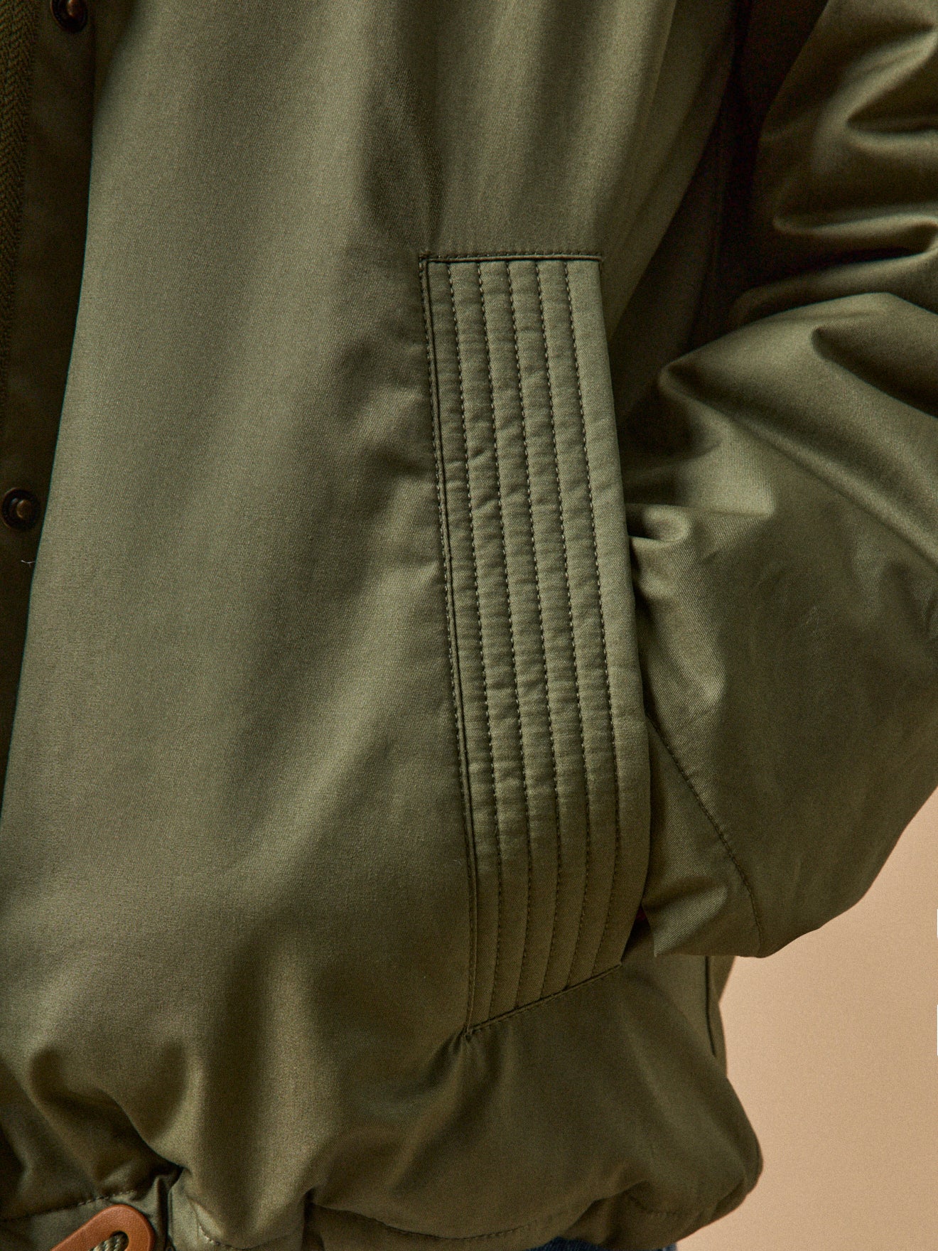 Kurzer Damen-Parka mit Webpelz-Futter