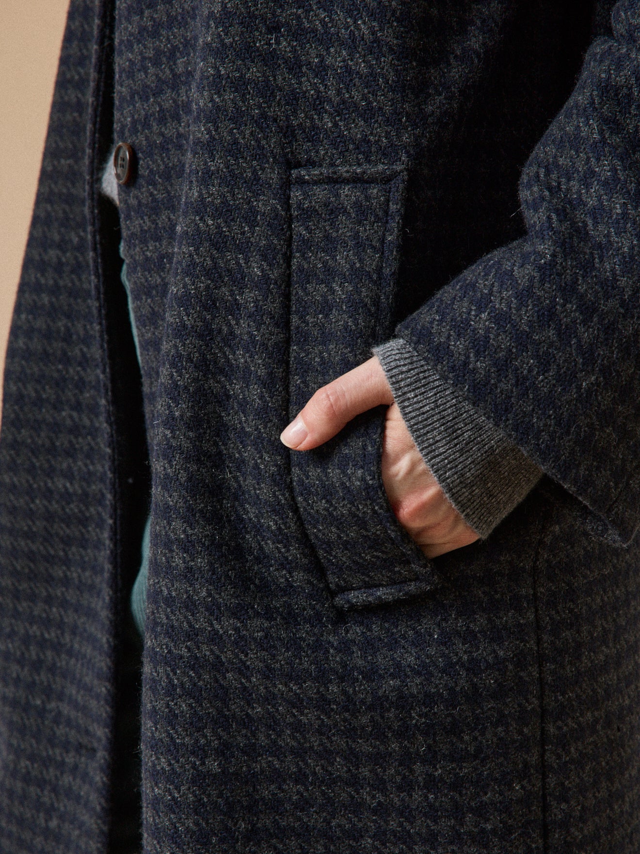 Damenmantel mit Hahnentrittmuster