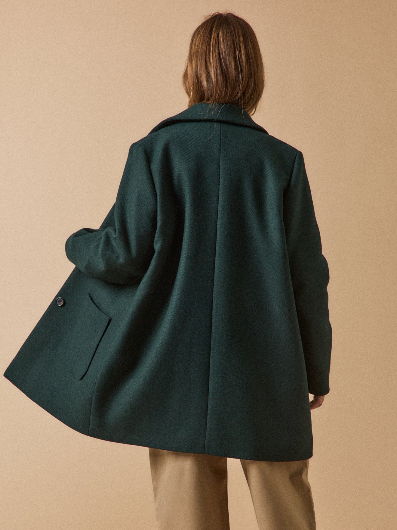 Einfarbiger Damenmantel aus Wolltuch