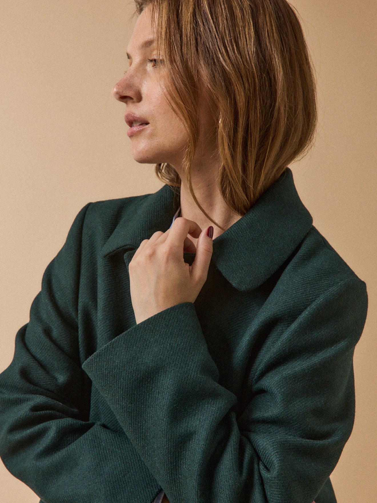 Einfarbiger Damenmantel aus Wolltuch