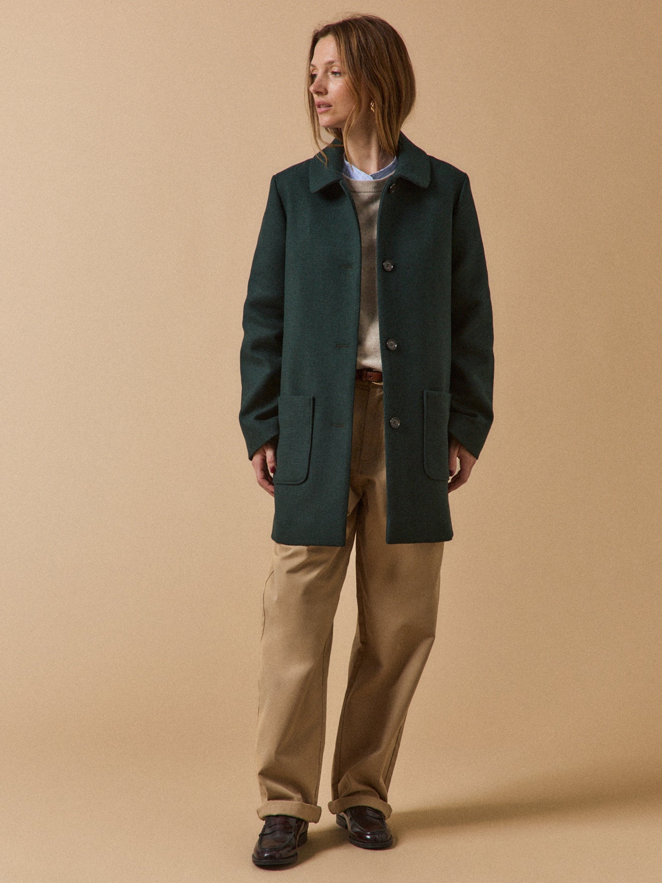 Einfarbiger Damenmantel aus Wolltuch