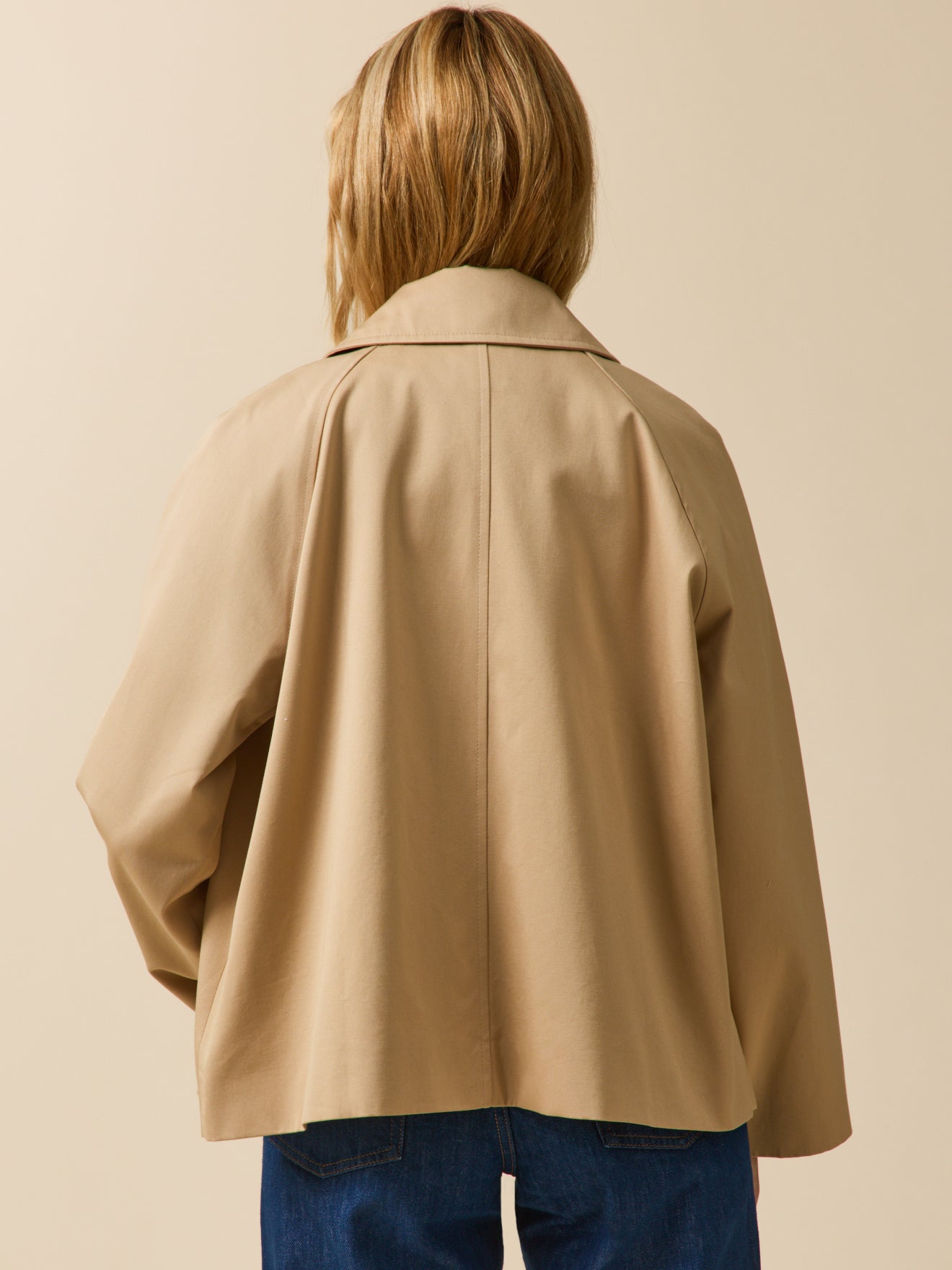 Kurzer Damen-Trenchcoat aus Bio-Baumwolle