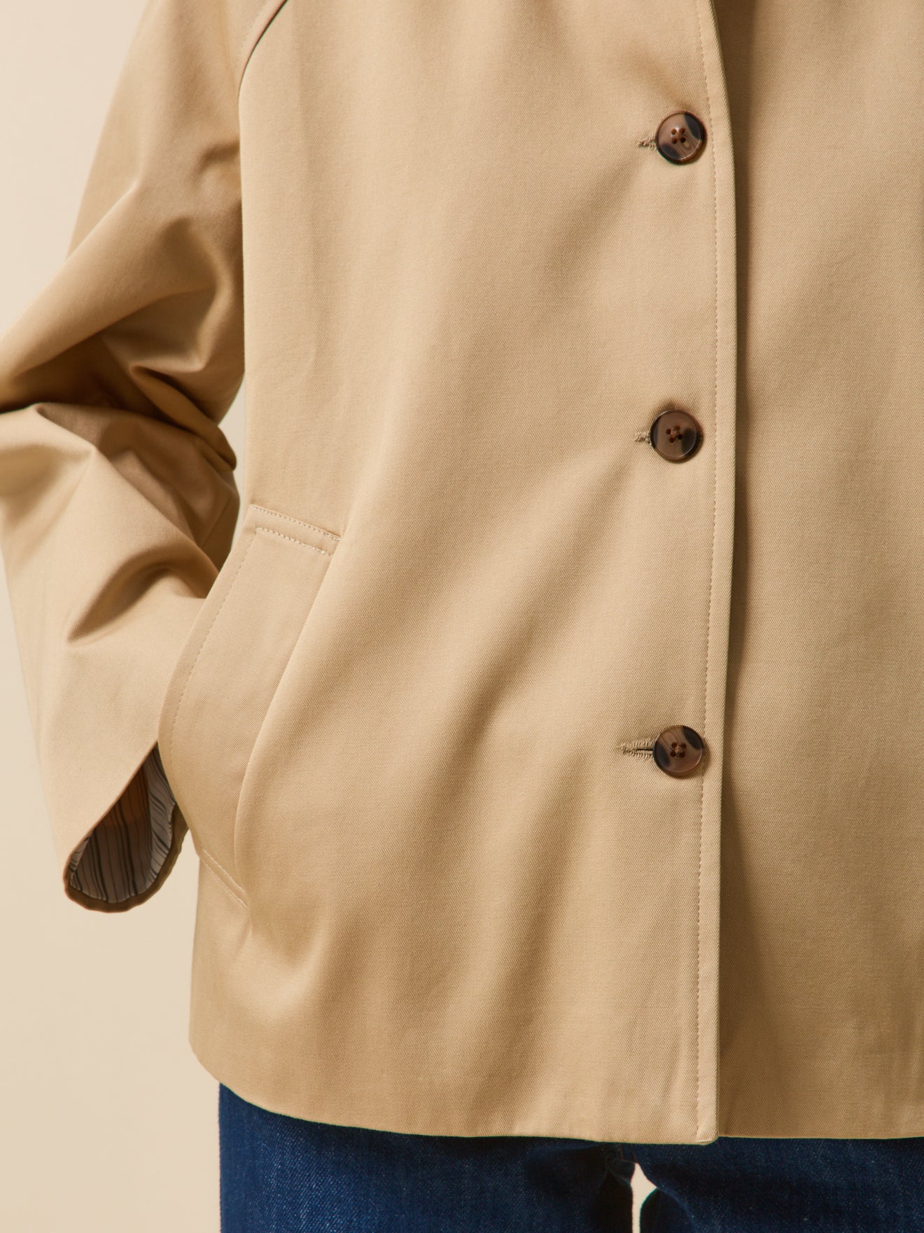 Kurzer Damen-Trenchcoat aus Bio-Baumwolle