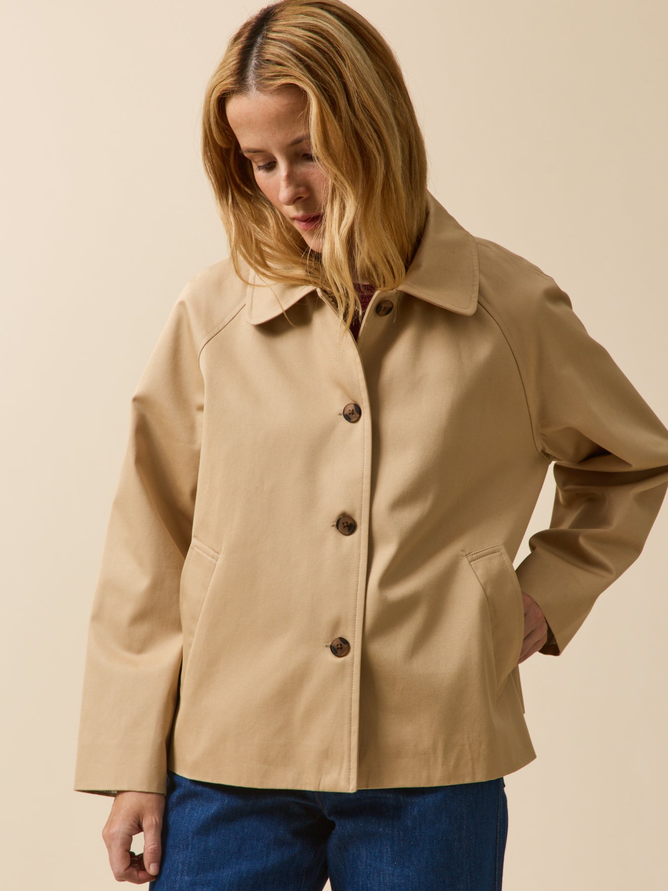 Kurzer Damen-Trenchcoat aus Bio-Baumwolle