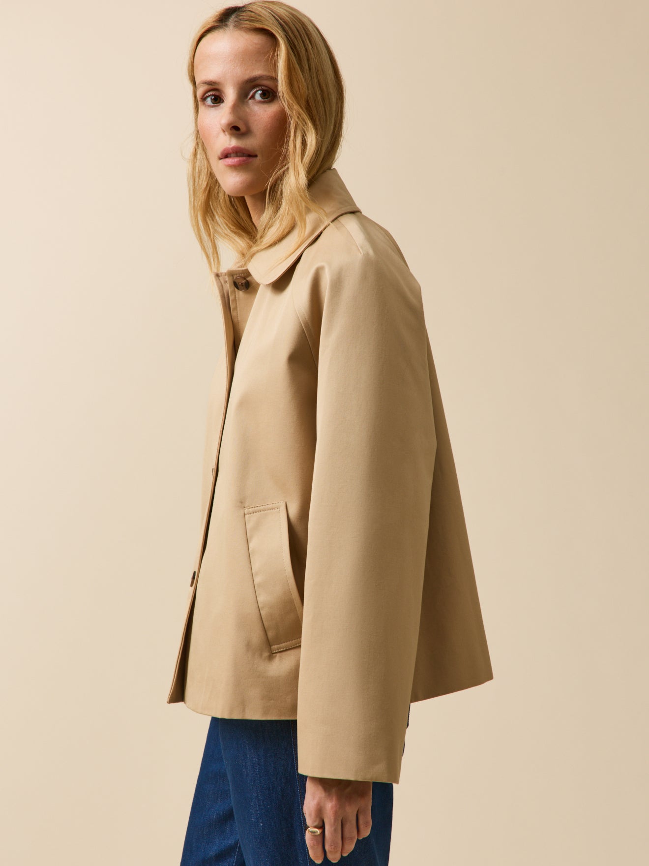 Kurzer Damen-Trenchcoat aus Bio-Baumwolle