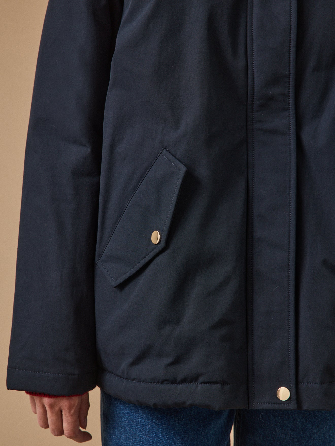 Kurzer Damen-Parka mit Futter aus Webpelz