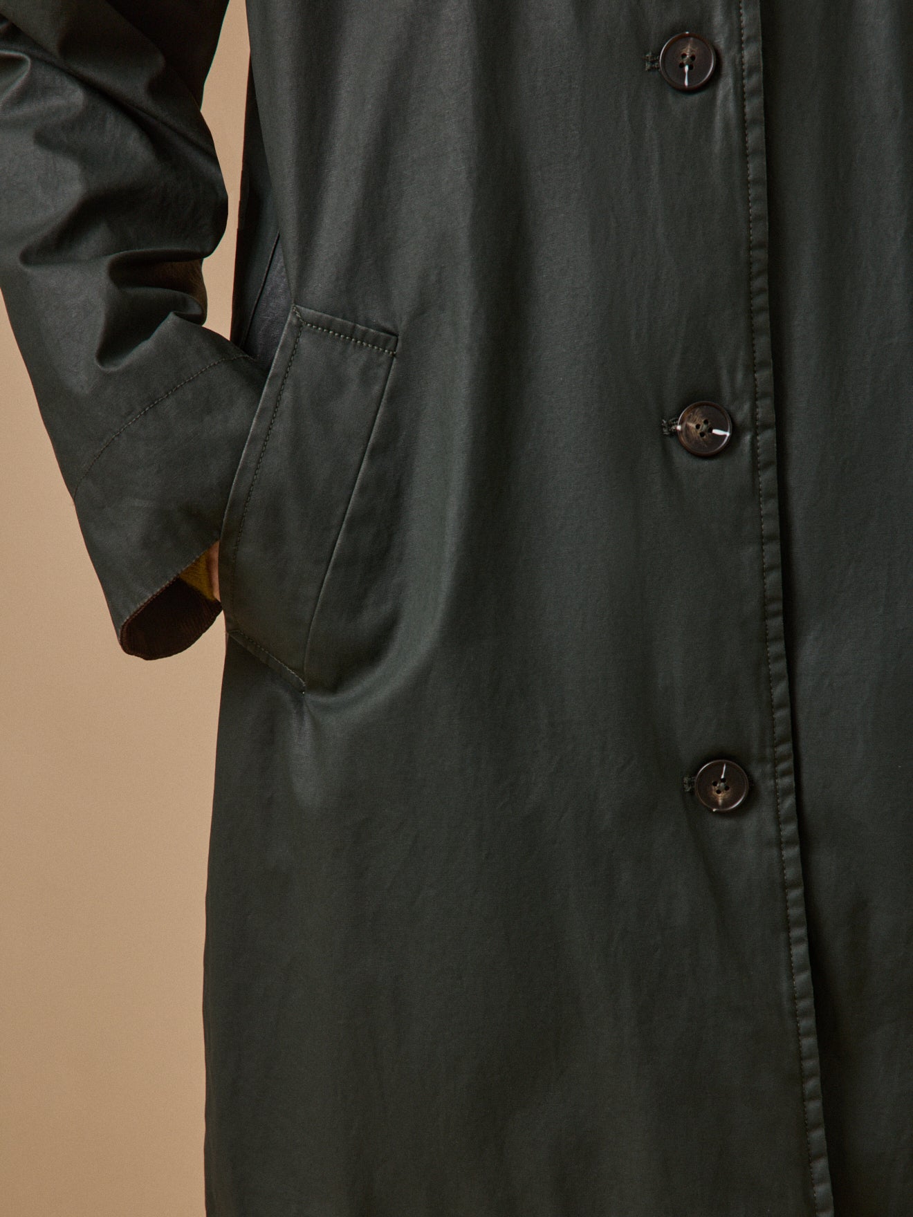 Damen-Regenjacke aus beschichtetem Tuch