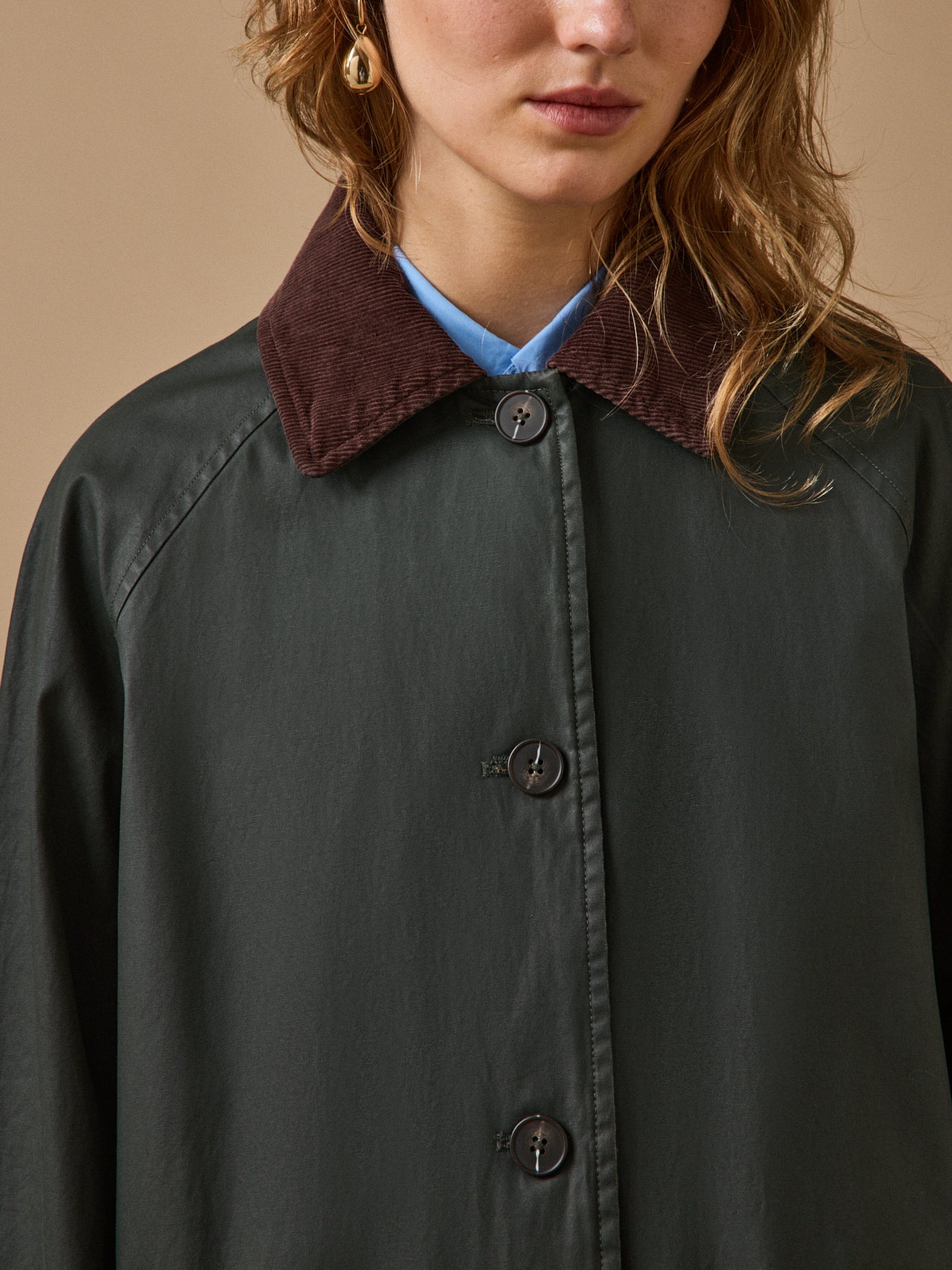 Damen-Regenjacke aus beschichtetem Tuch