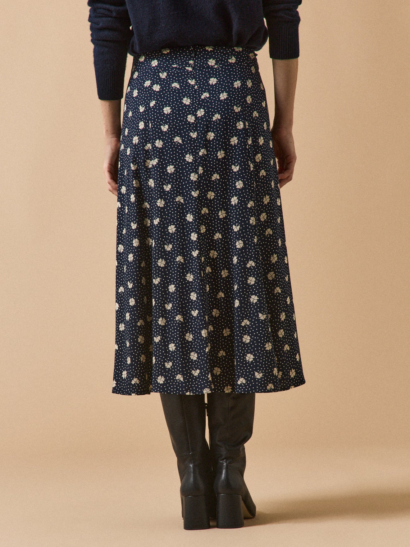 Halblanger Damenrock aus Dobby-Viskose mit Kleeblatt-Print