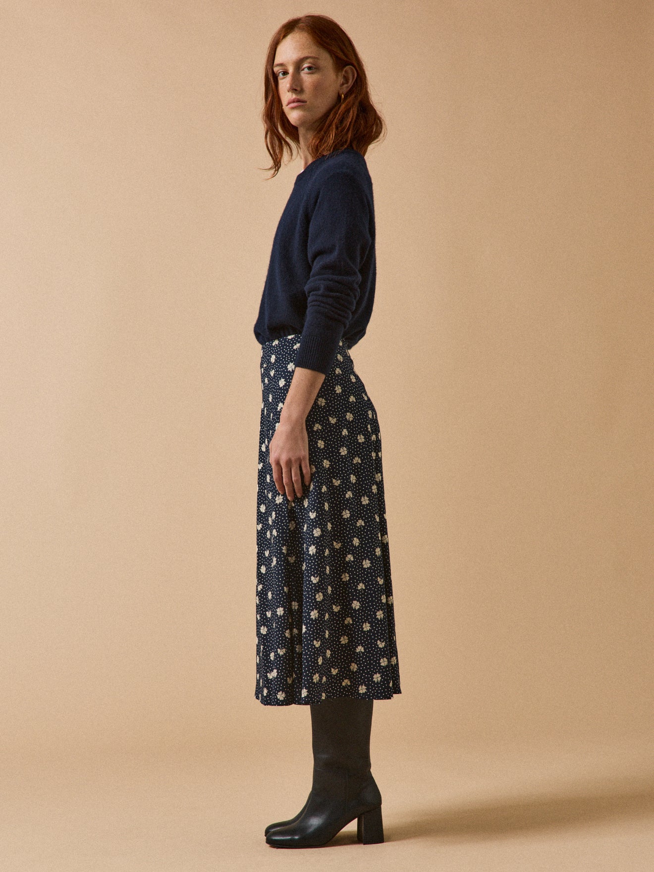 Halblanger Damenrock aus Dobby-Viskose mit Kleeblatt-Print