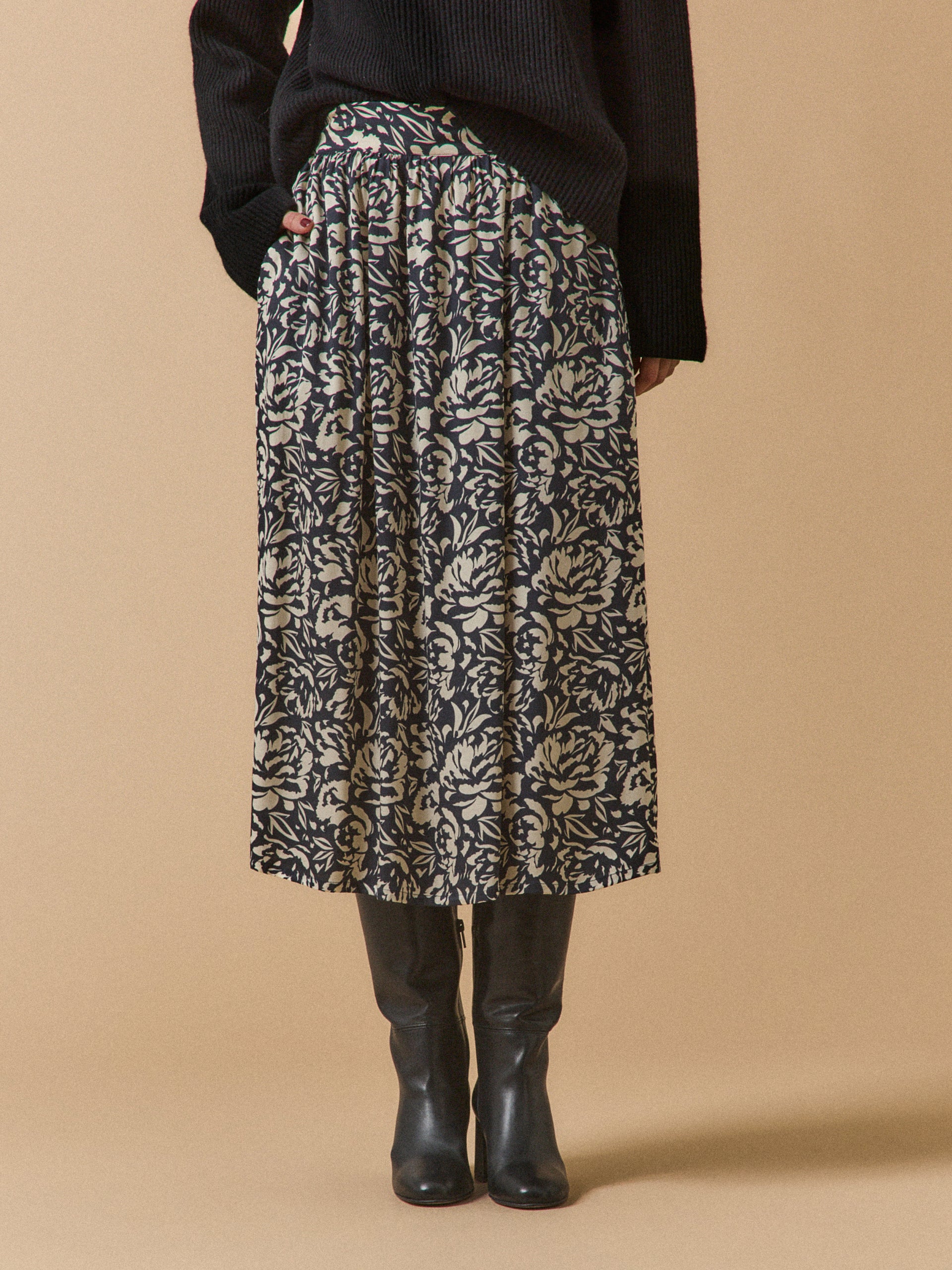 Halblanger Damenrock mit Luna-Print
