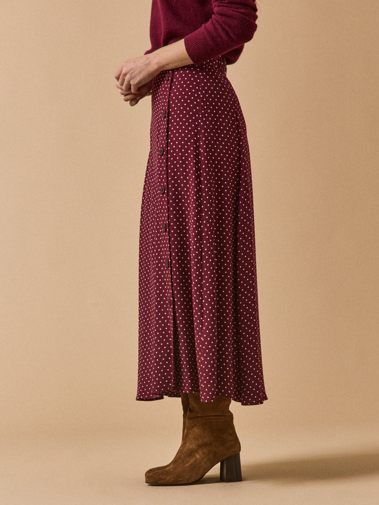 Halblanger Damenrock aus Viskose mit Tupfen