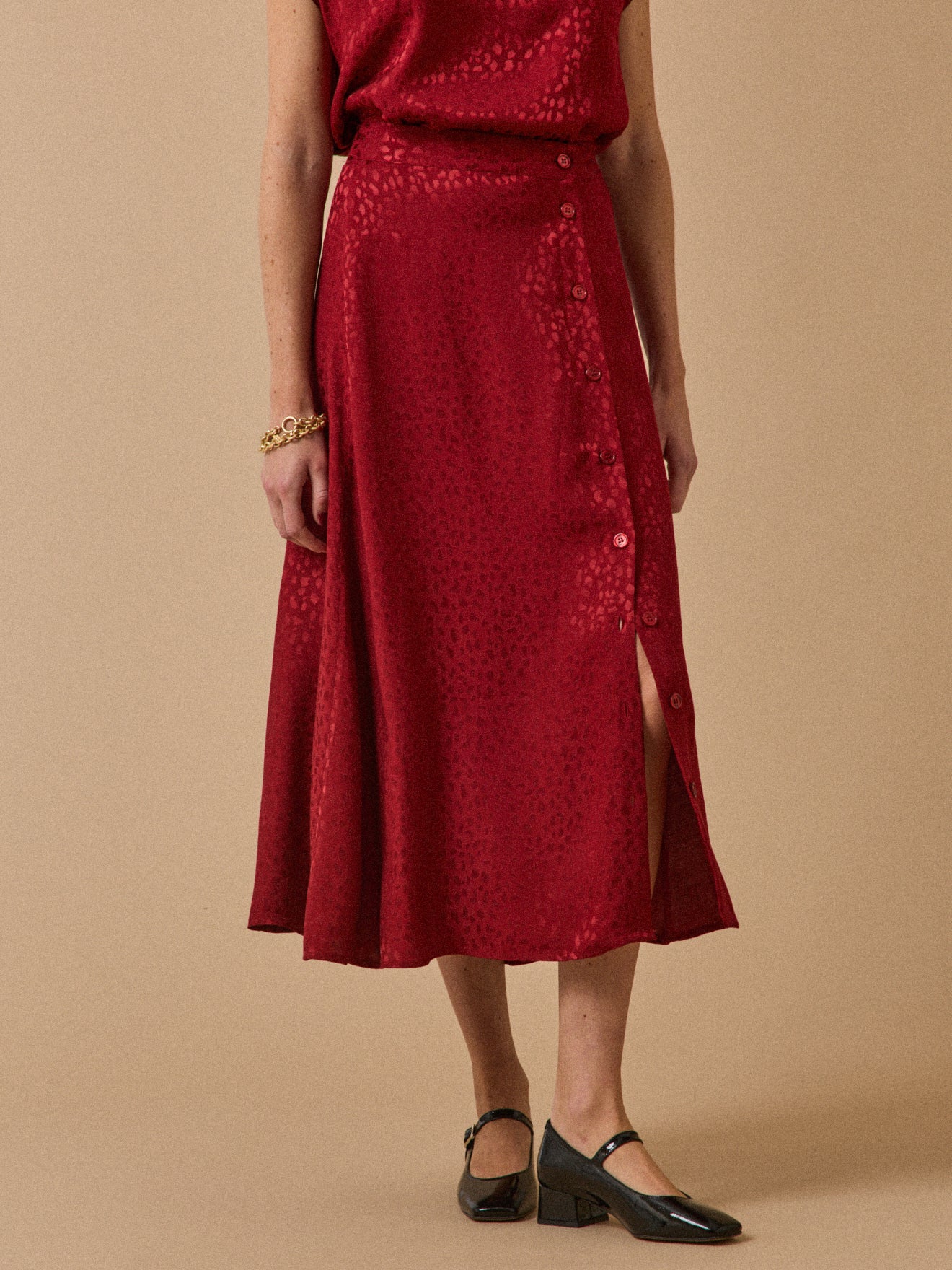 Langer und geknöpfter Damenrock mit Jacquard