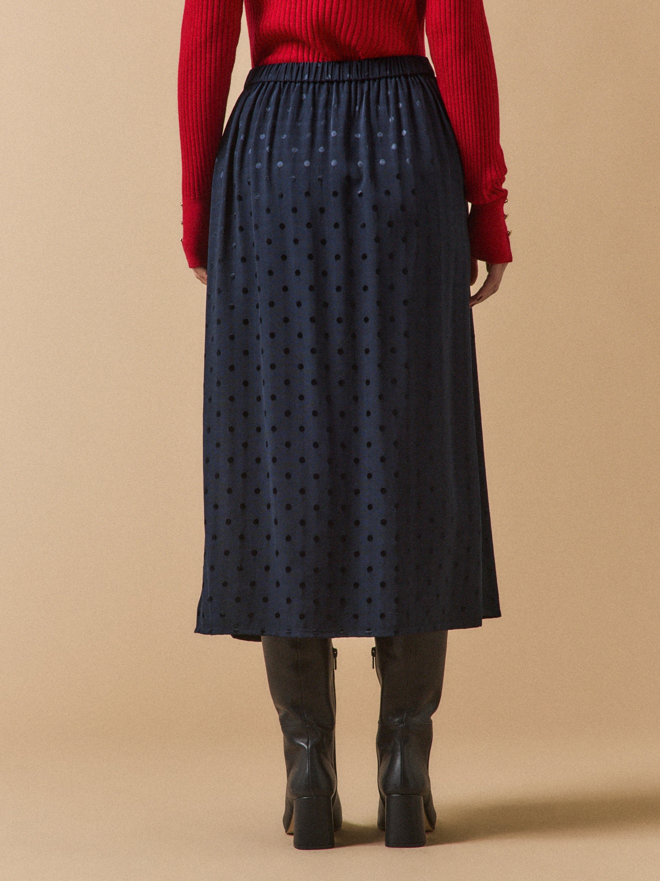 Halblanger Damenrock mit Jacquard-Tupfen