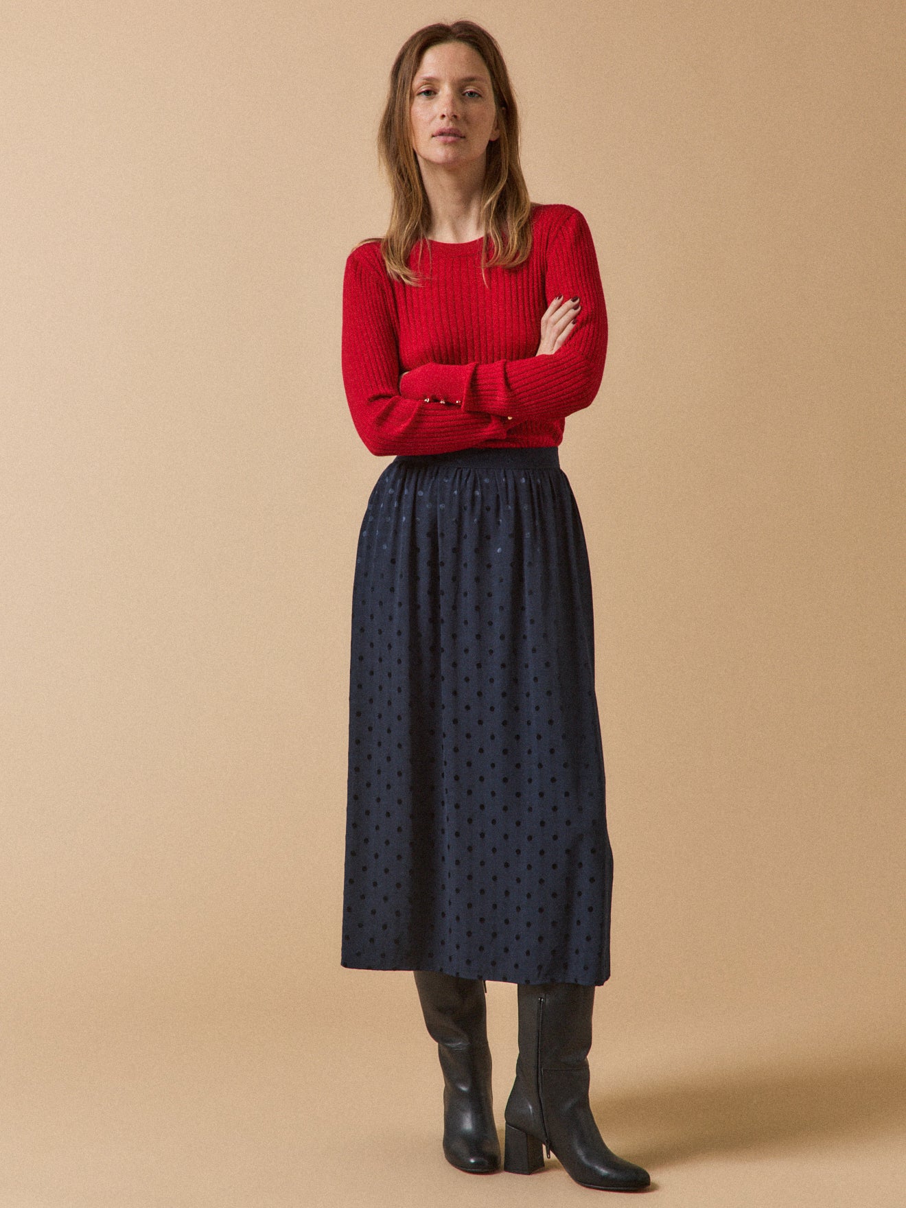 Halblanger Damenrock mit Jacquard-Tupfen