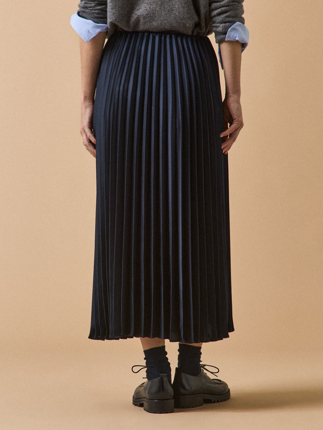 Langer Damenrock mit Plissees