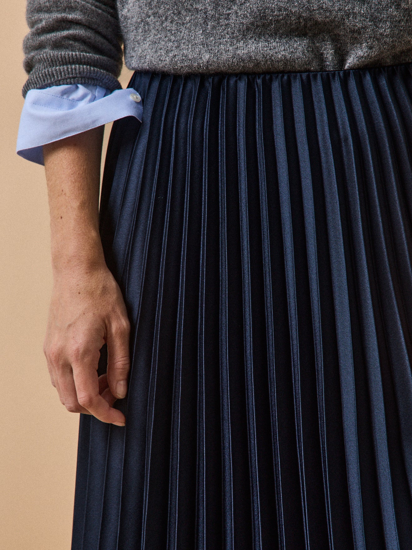 Langer Damenrock mit Plissees