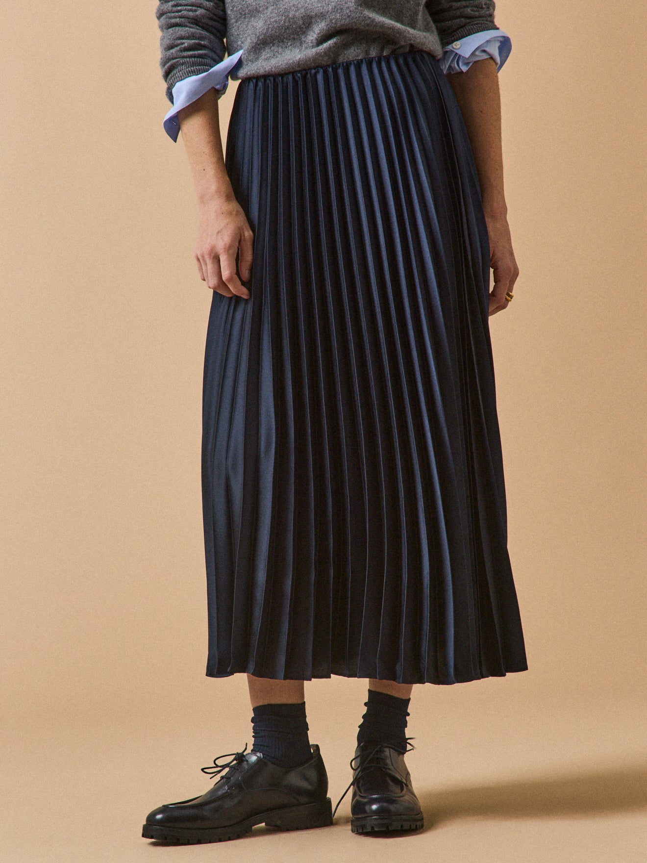 Langer Damenrock mit Plissees