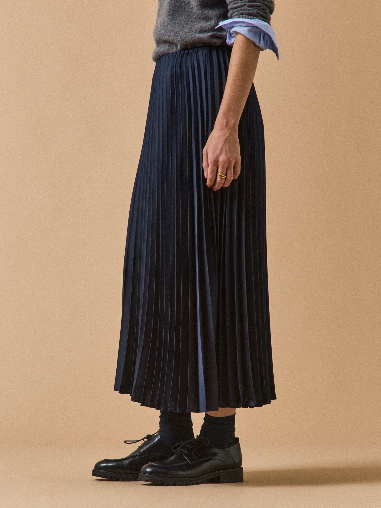 Langer Damenrock mit Plissees
