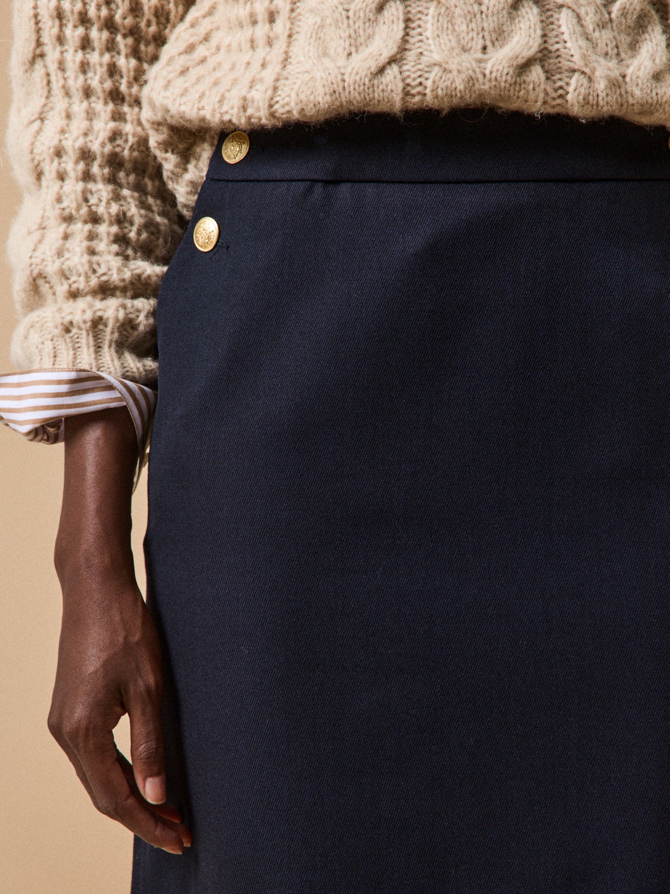 Jupe courte à pont boutons dorés femme