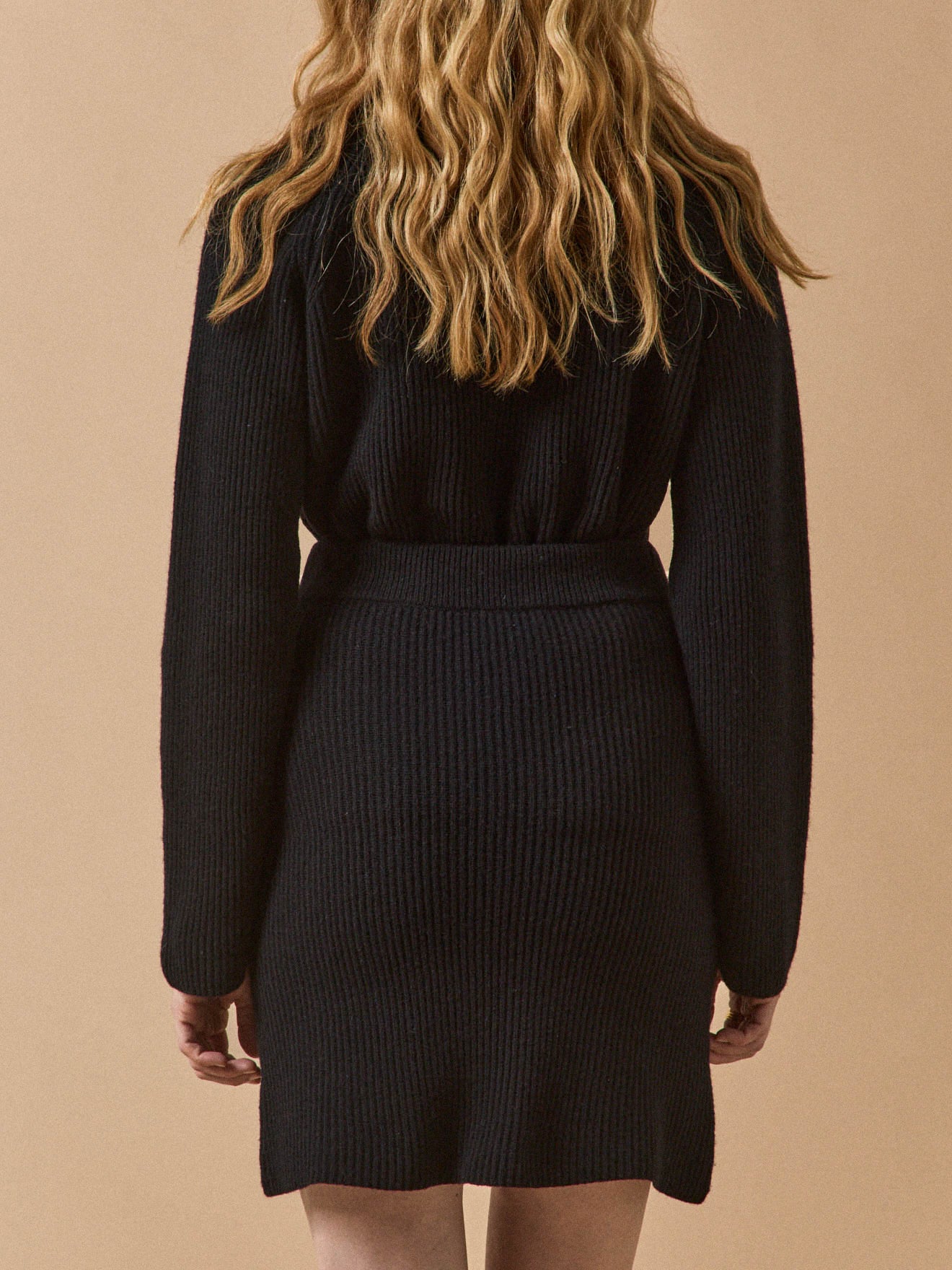 Kurzer Damenrock aus Rippenstrick